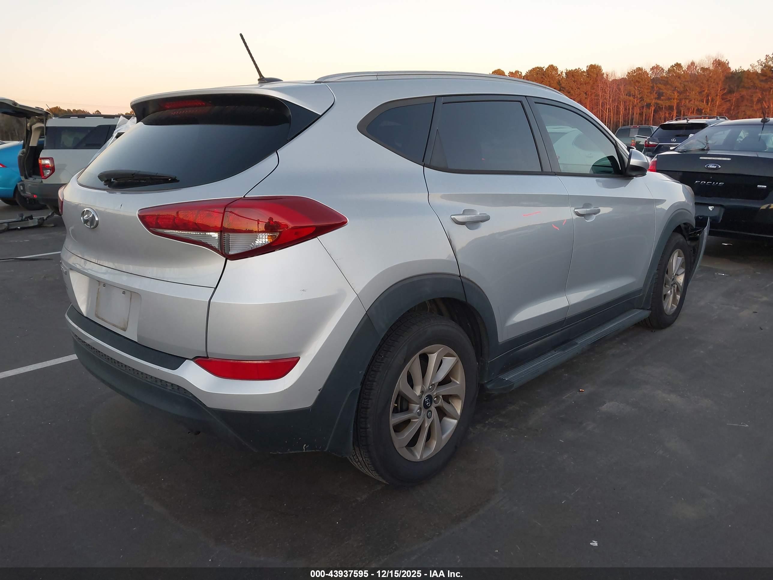 HYUNDAI TUCSON image 4
