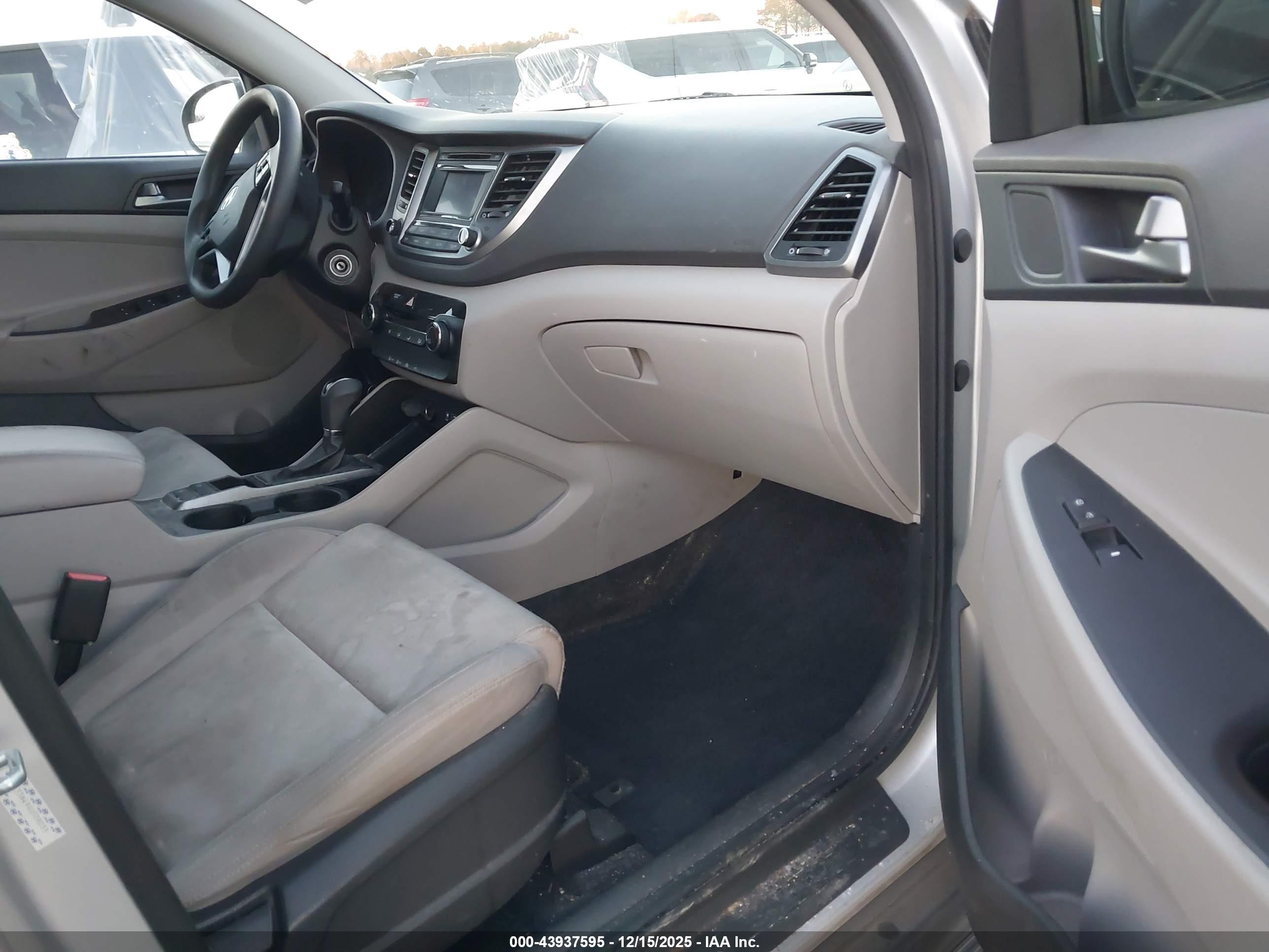 HYUNDAI TUCSON image 5