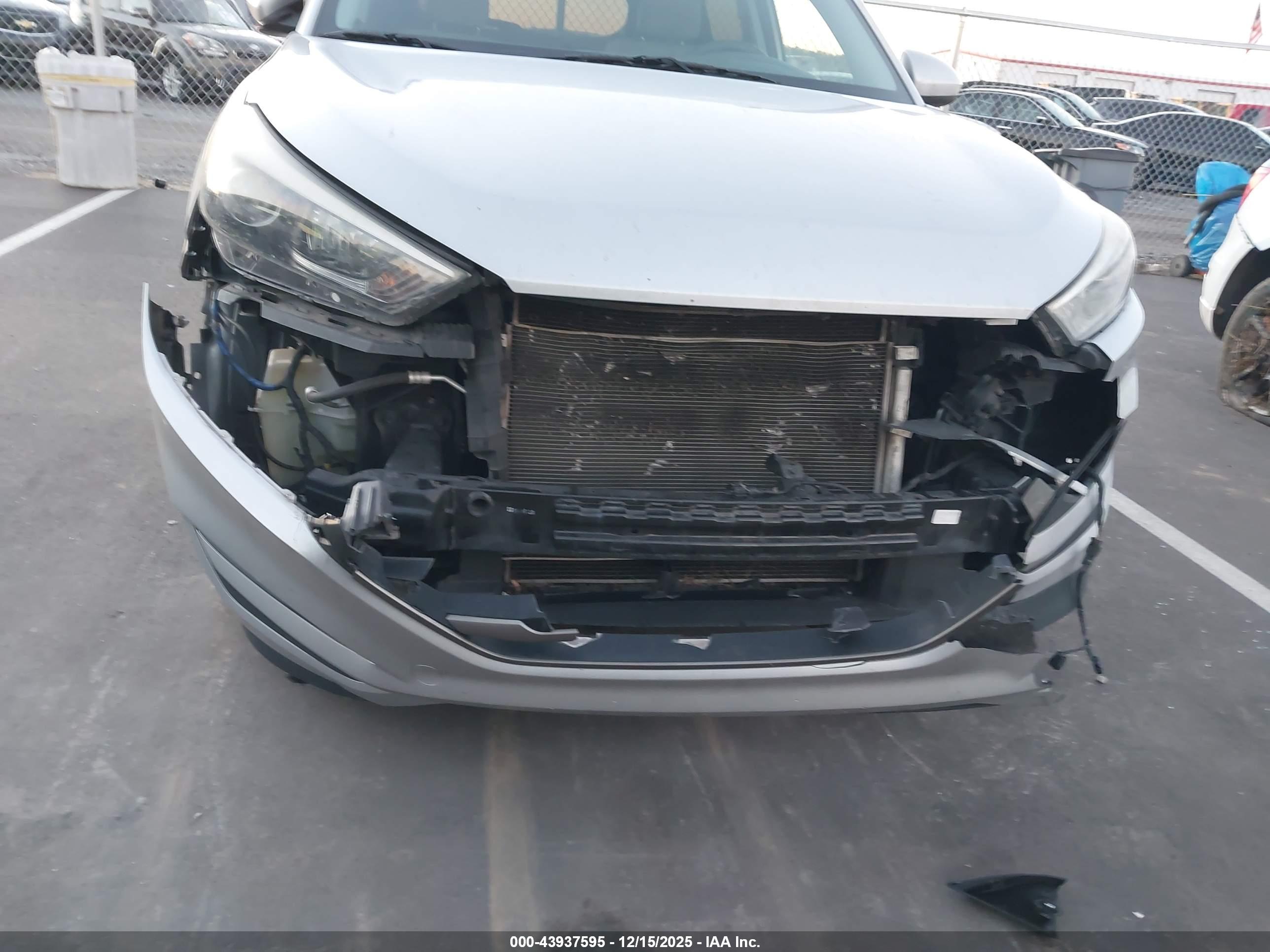 HYUNDAI TUCSON image 6