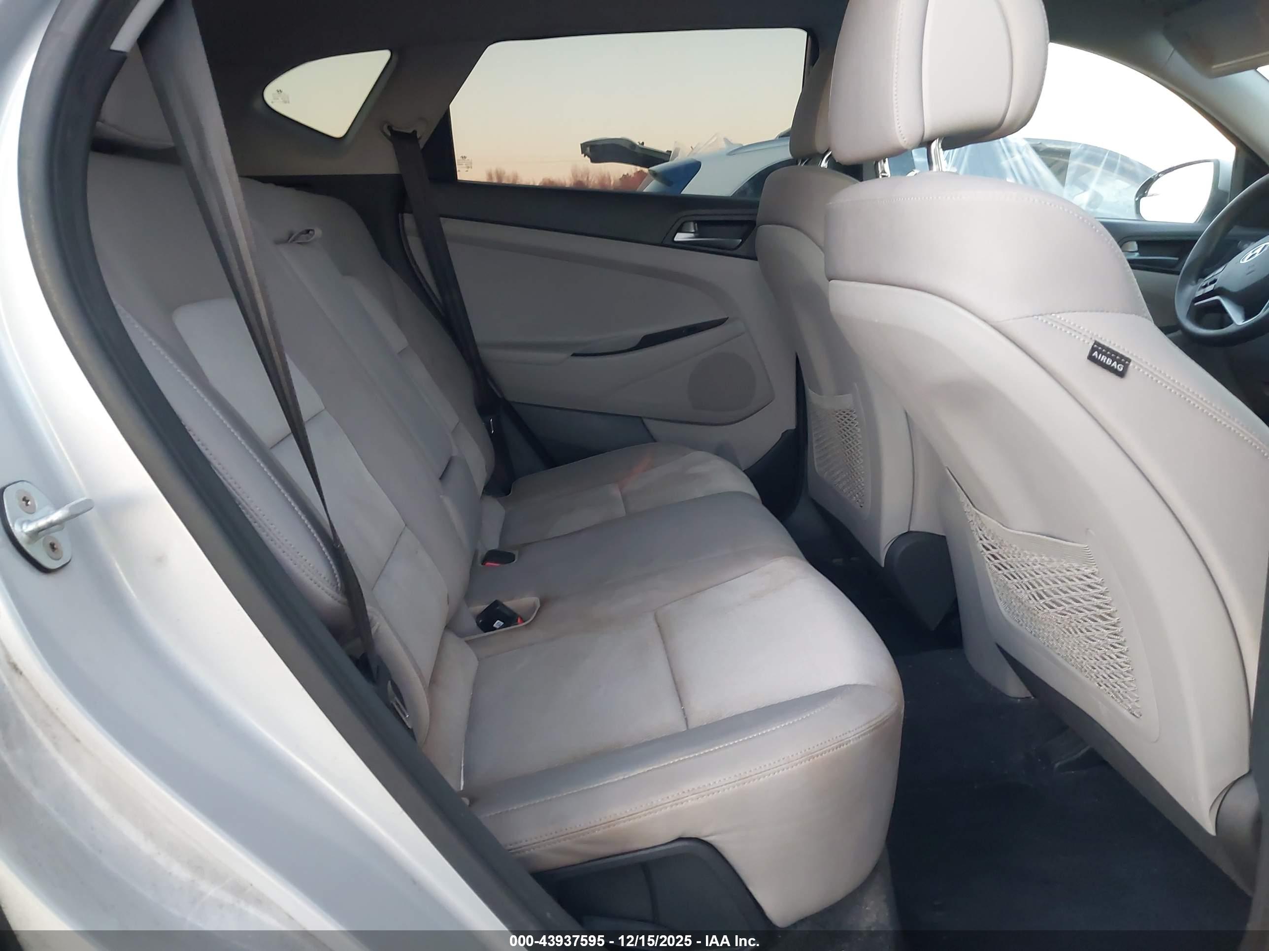 HYUNDAI TUCSON image 8