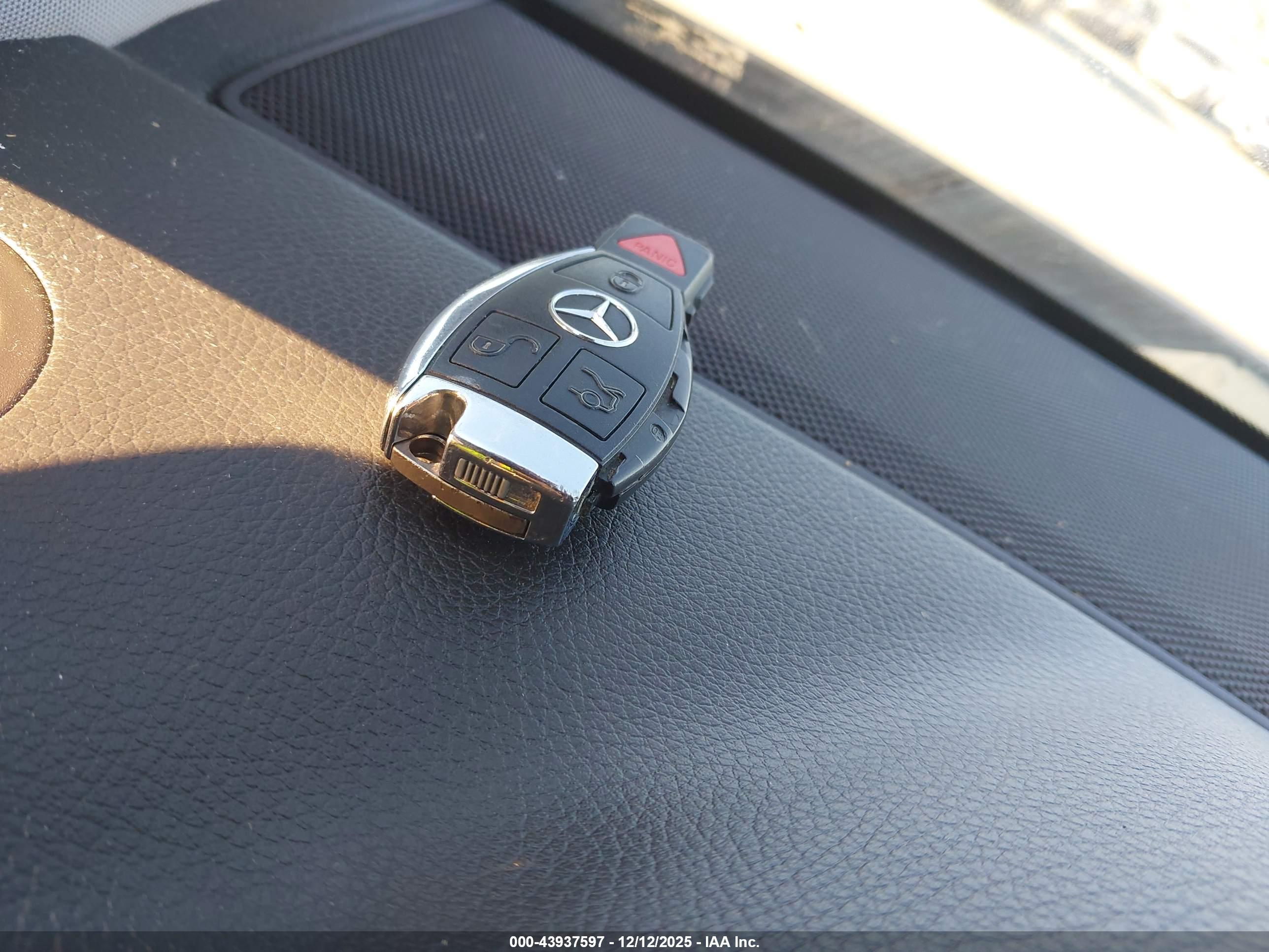 MERCEDES-BENZ E image 11