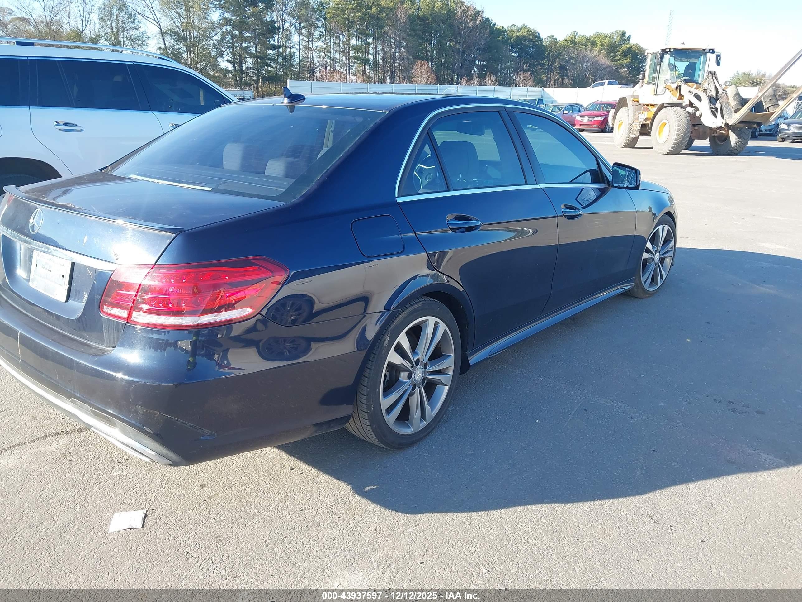 MERCEDES-BENZ E image 4