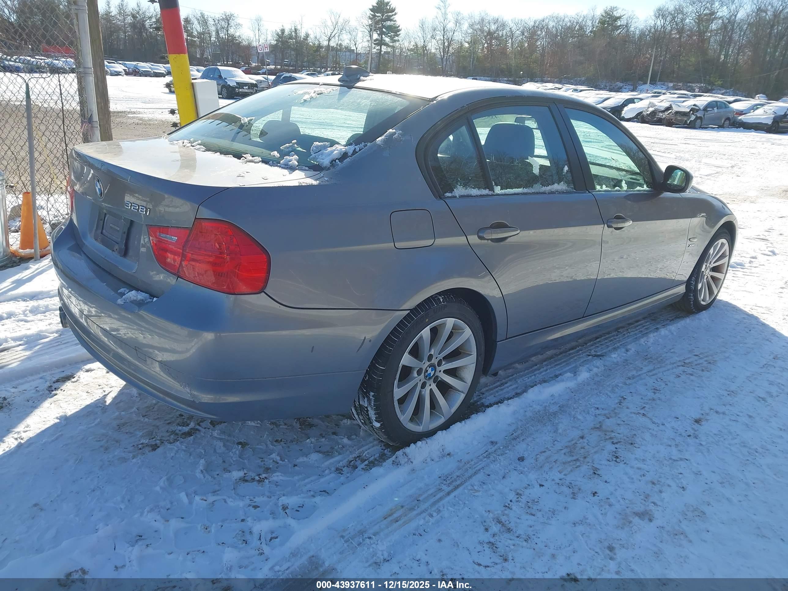 BMW 328I image 4