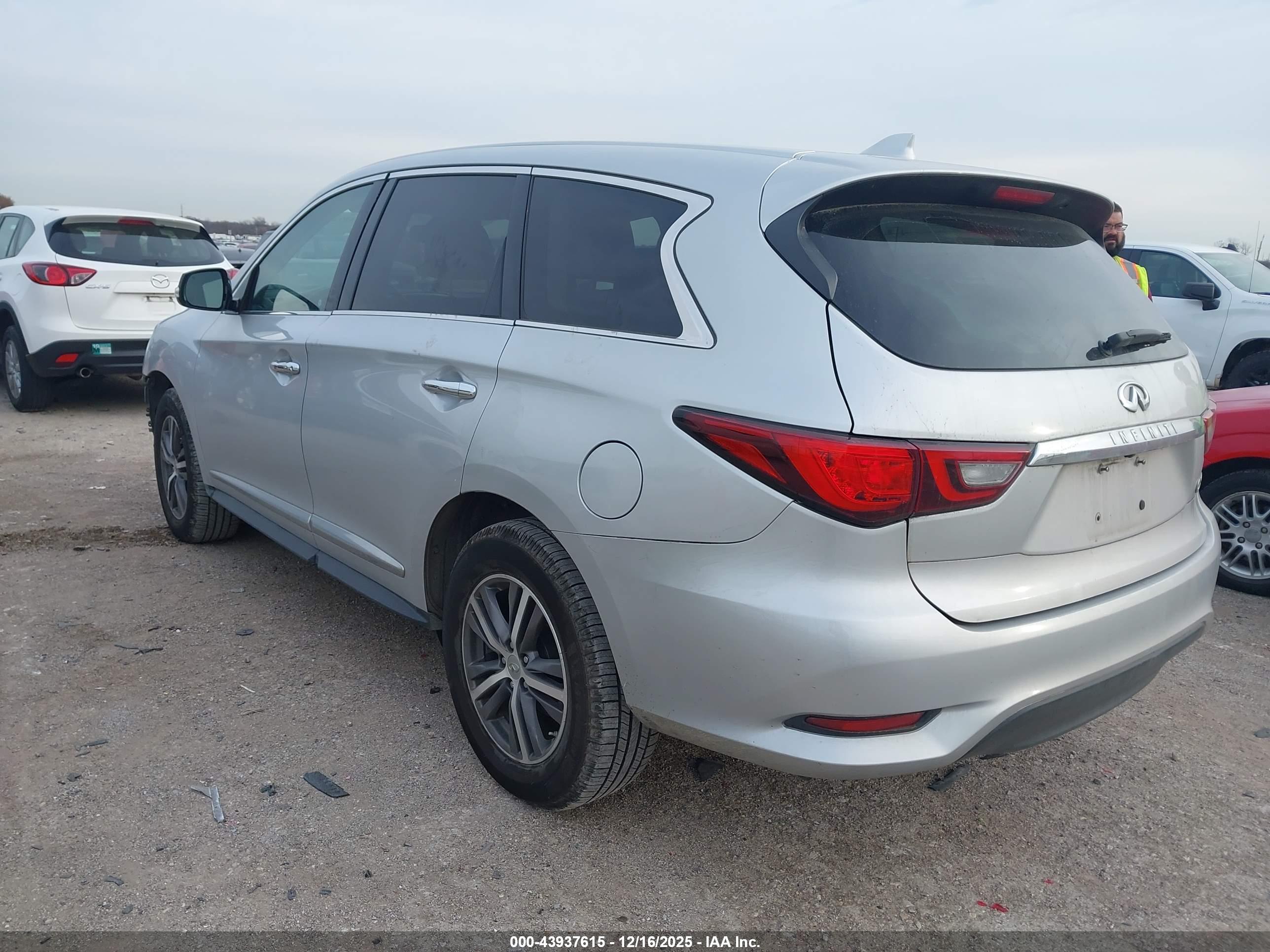 INFINITI QX60 image 3