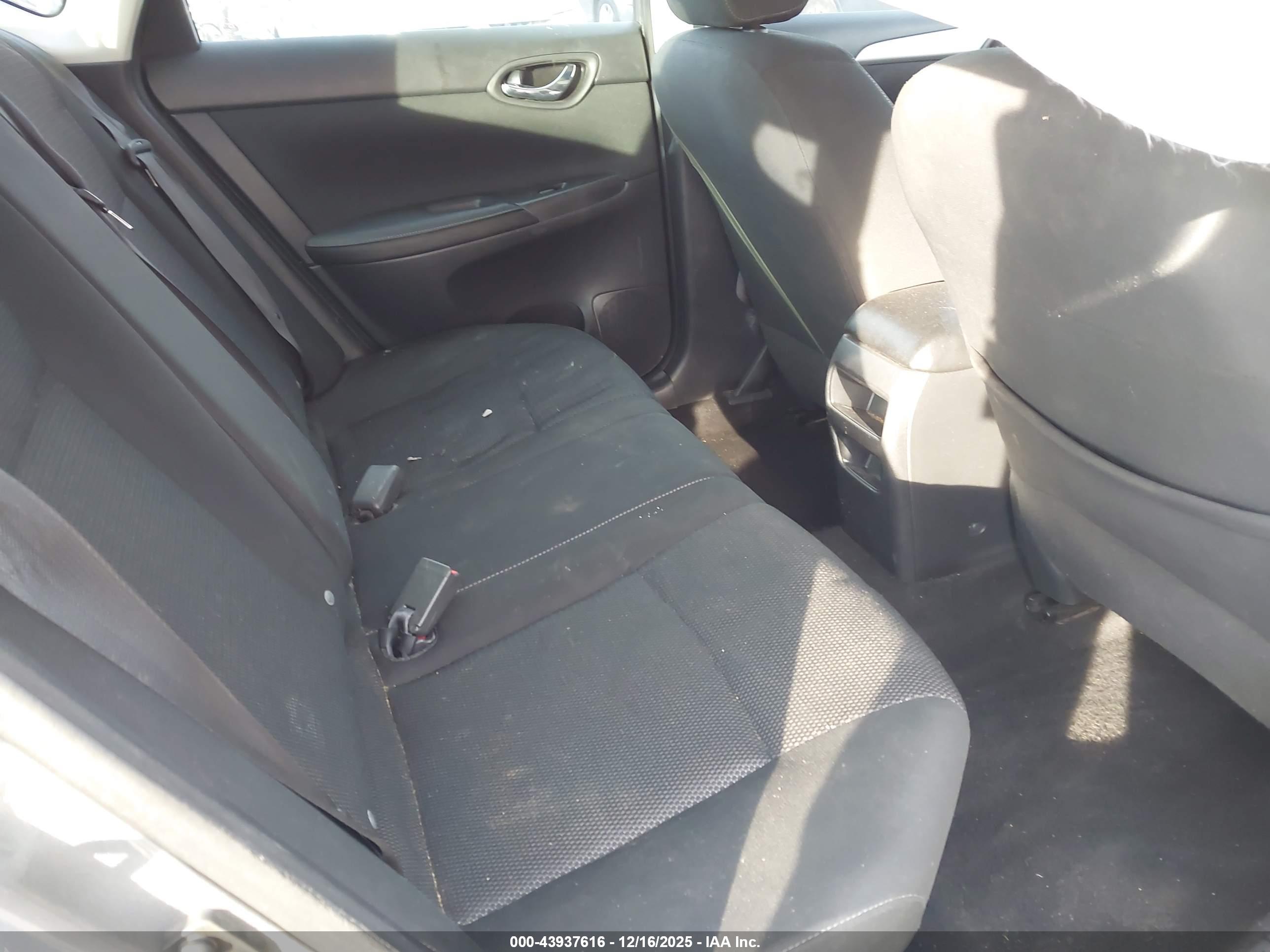 NISSAN SENTRA image 8
