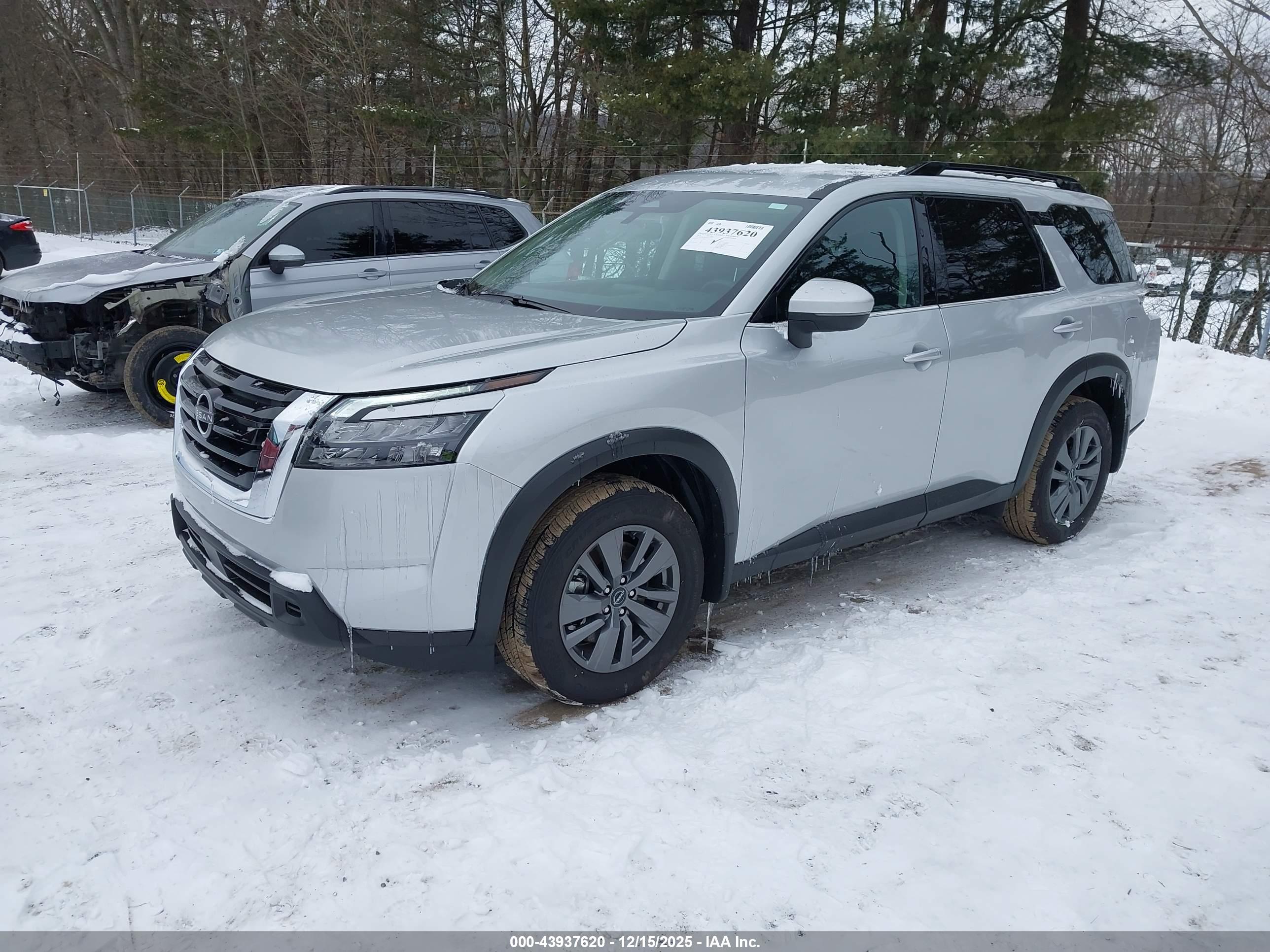 NISSAN PATHFINDER image 2