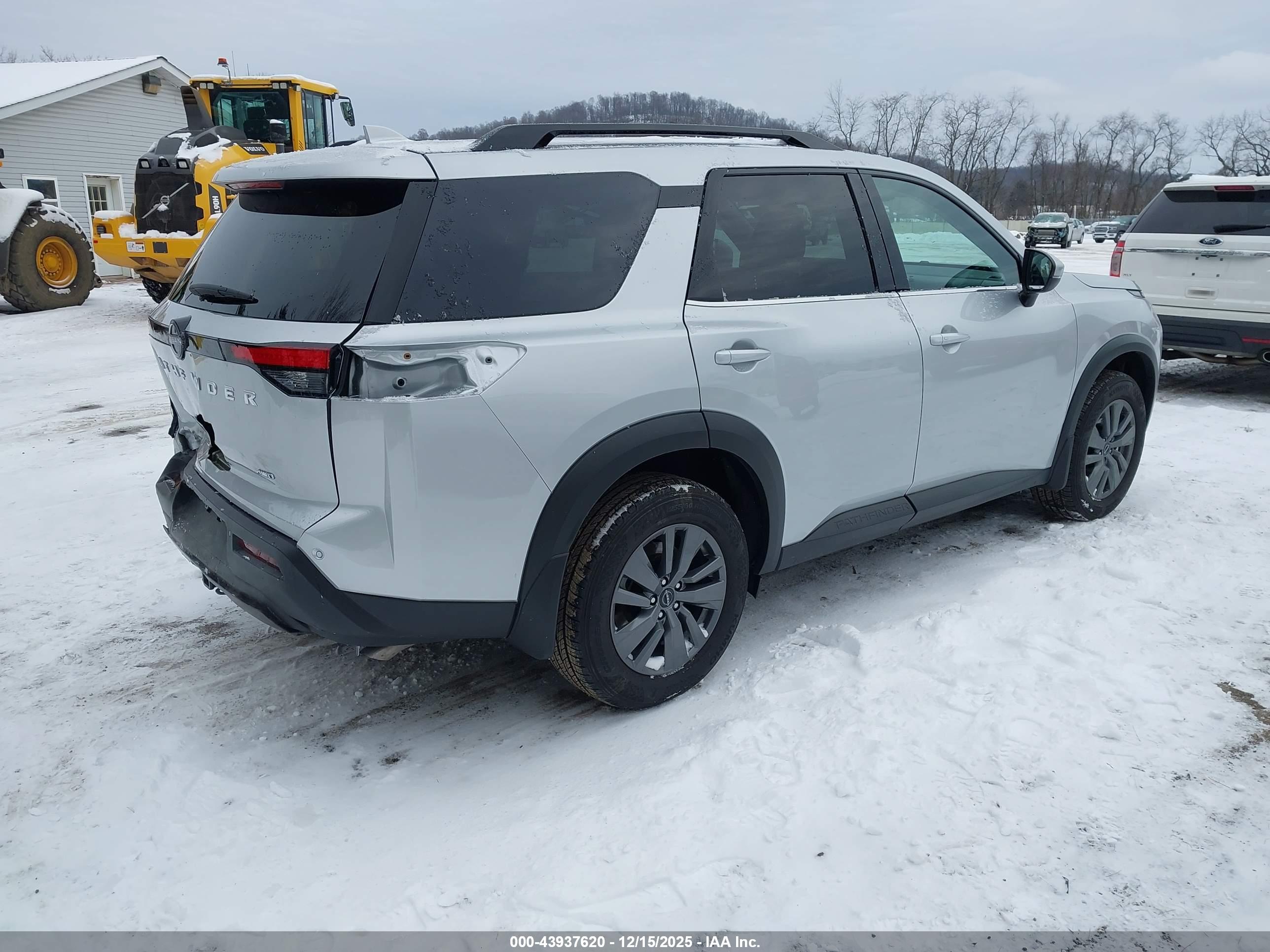 NISSAN PATHFINDER image 4