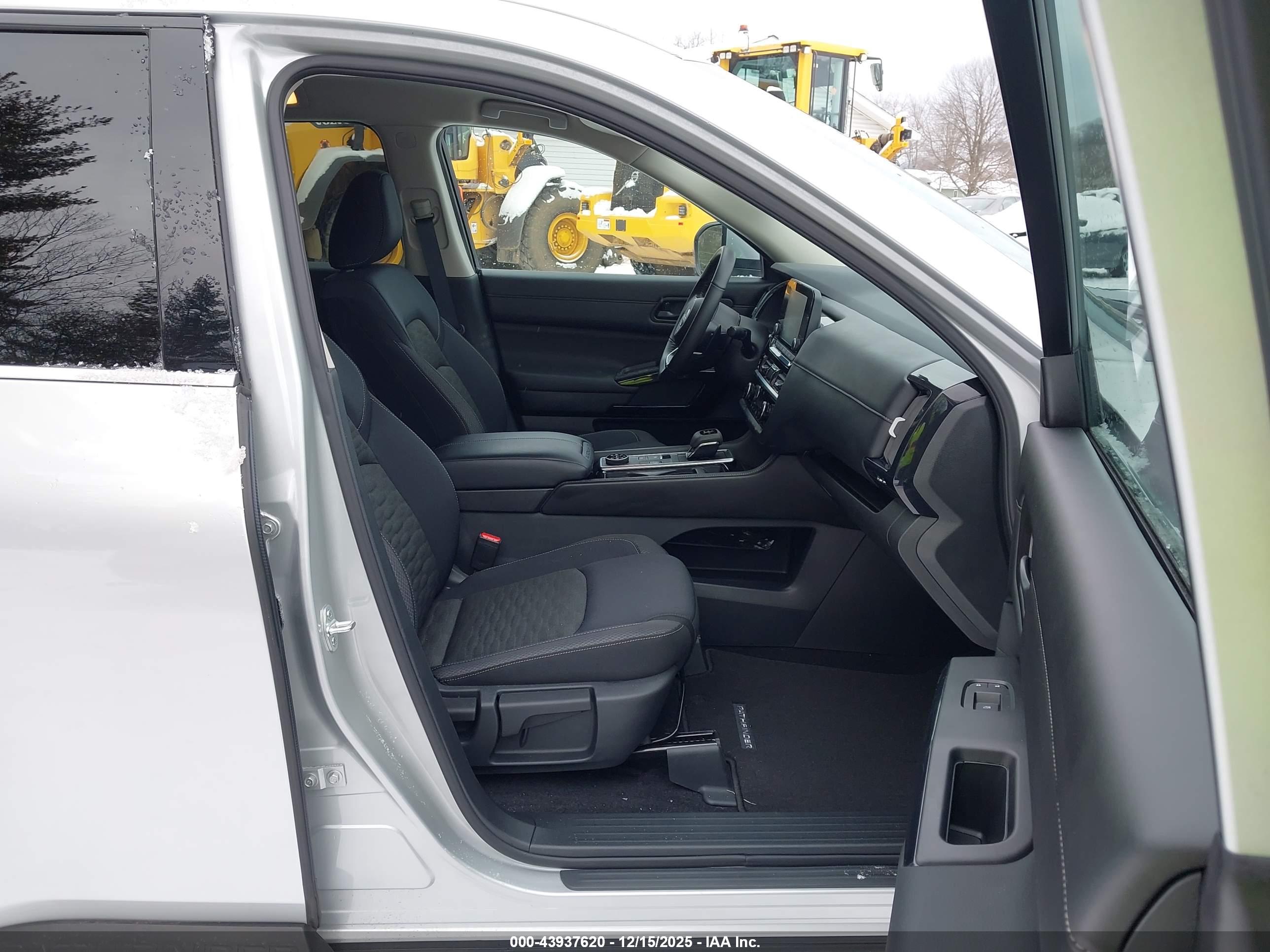 NISSAN PATHFINDER image 5