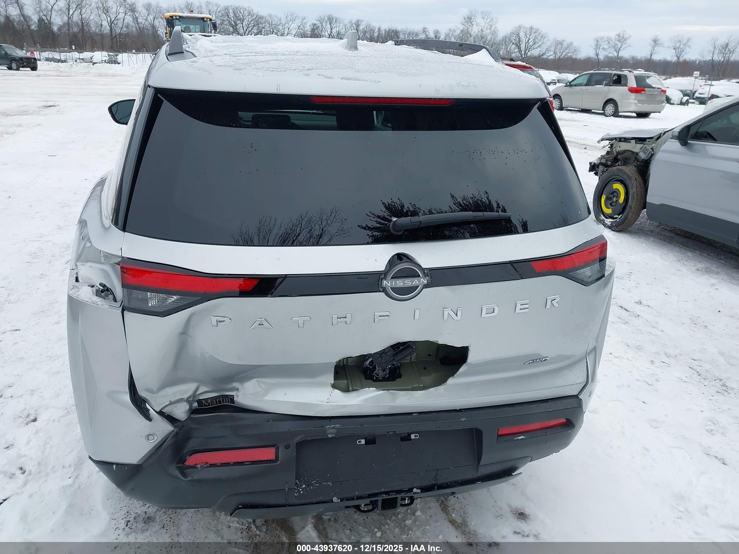 NISSAN PATHFINDER image 6