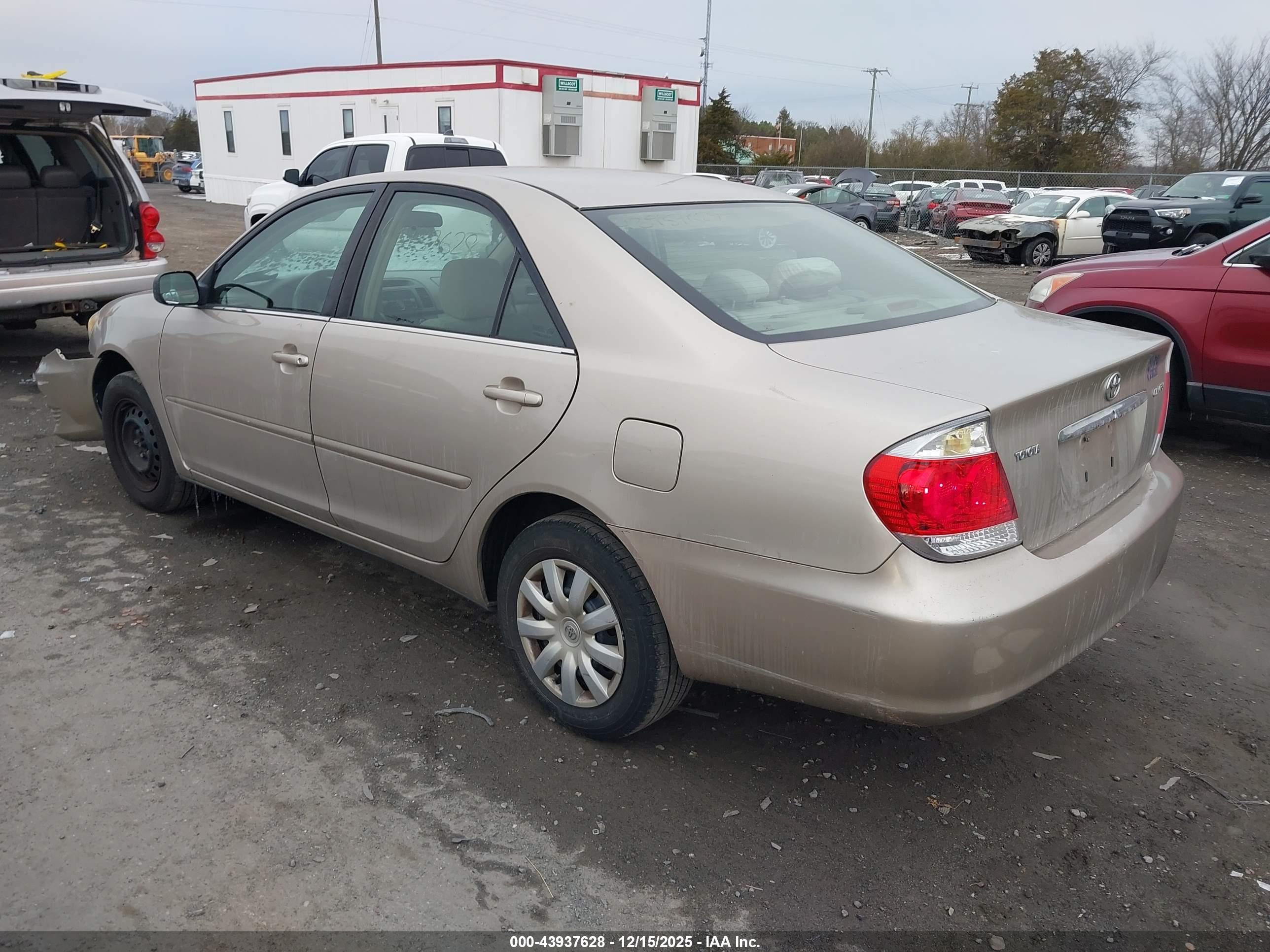 TOYOTA CAMRY image 3