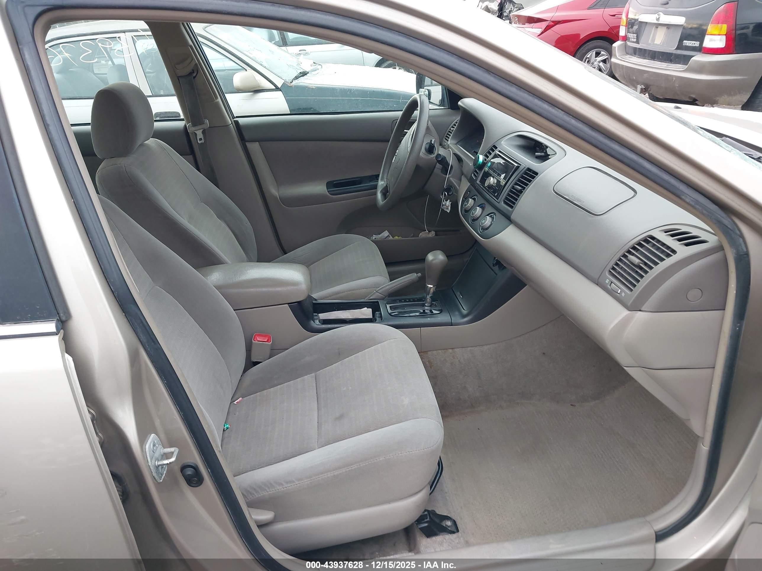 TOYOTA CAMRY image 5