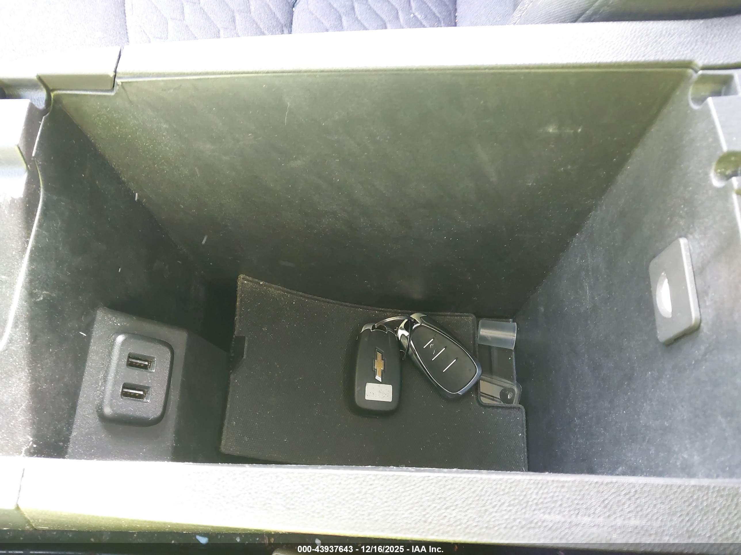 CHEVROLET EQUINOX image 11
