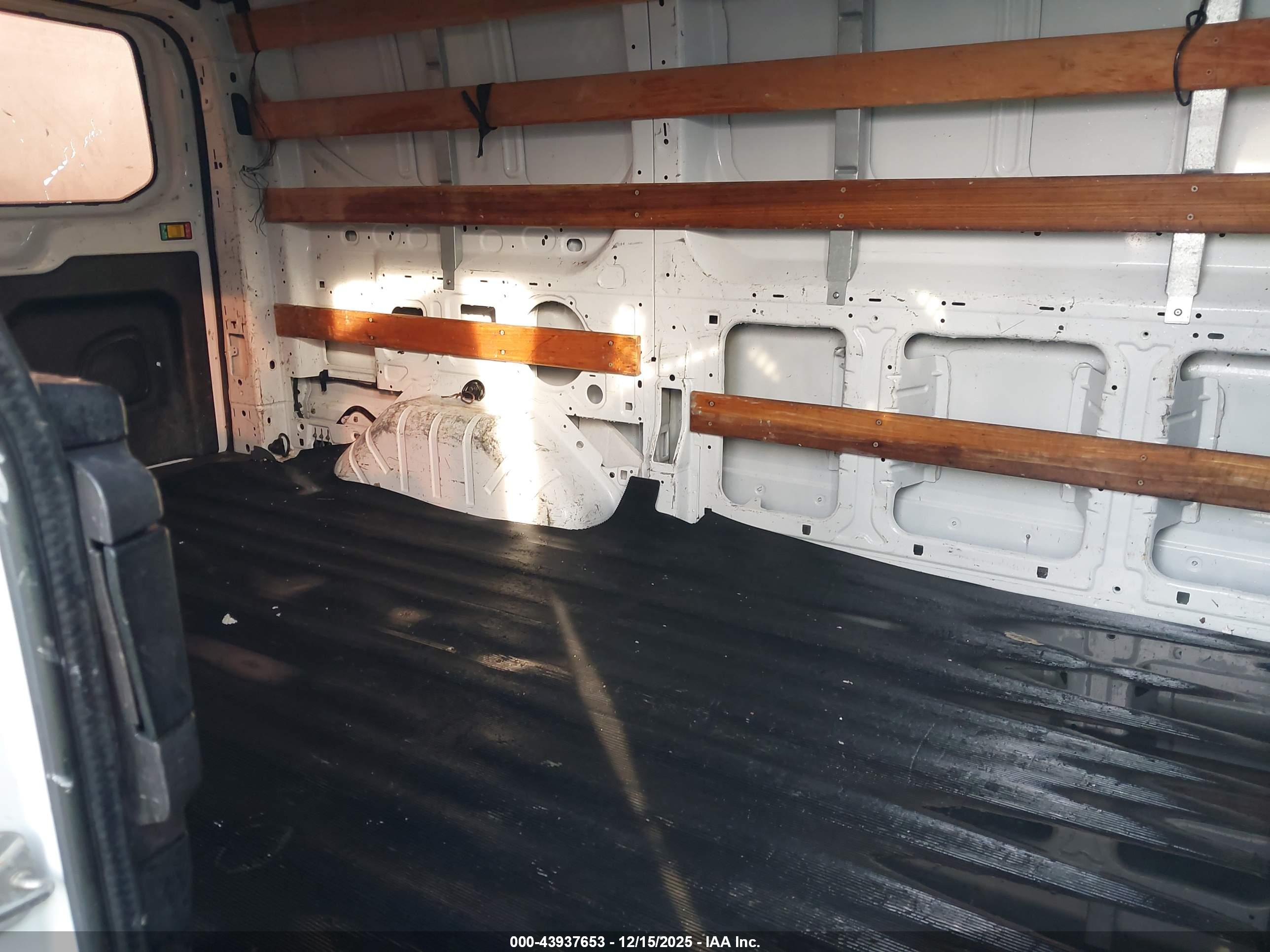 FORD TRANSIT-250 image 8
