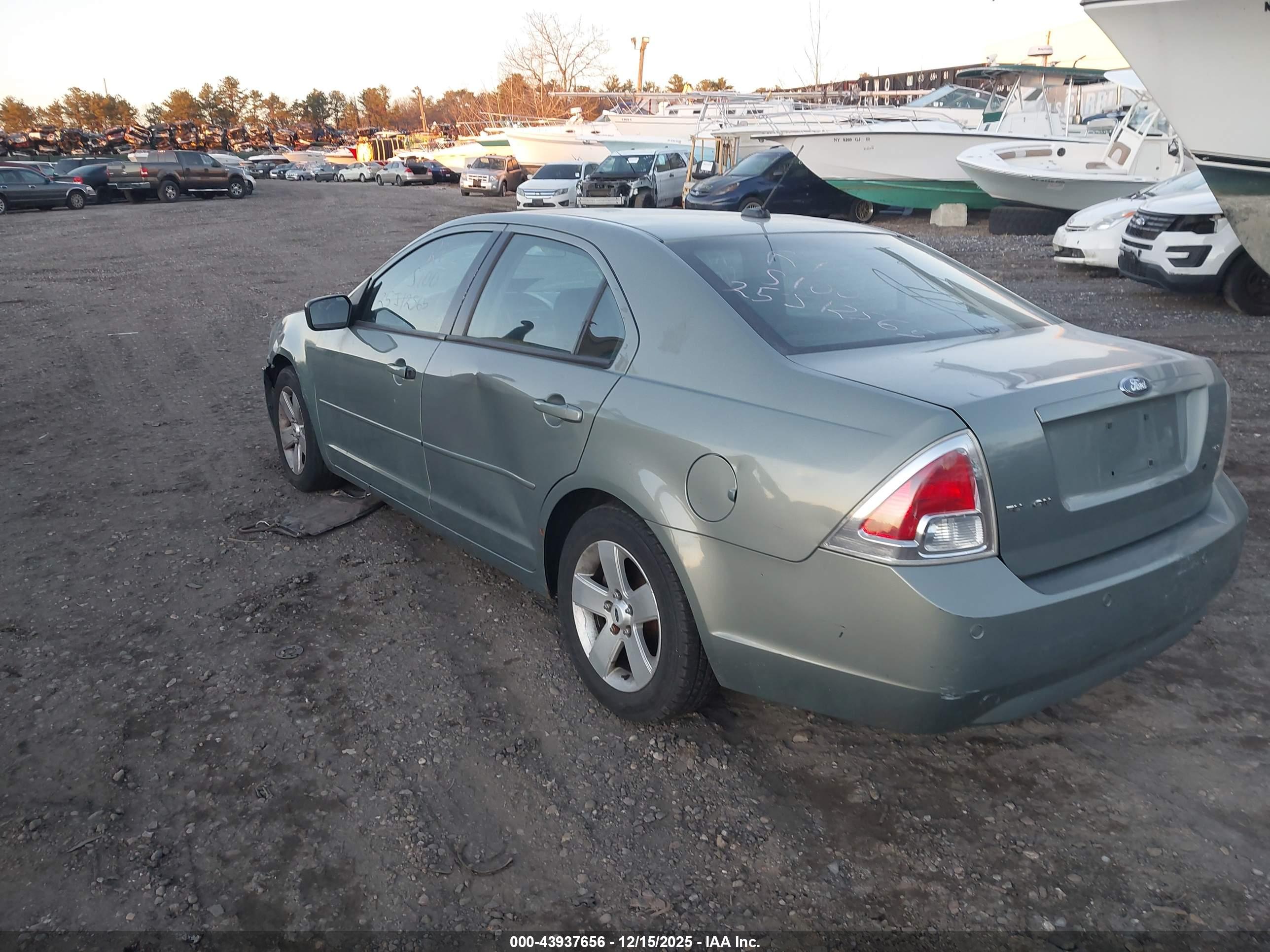 FORD FUSION image 3