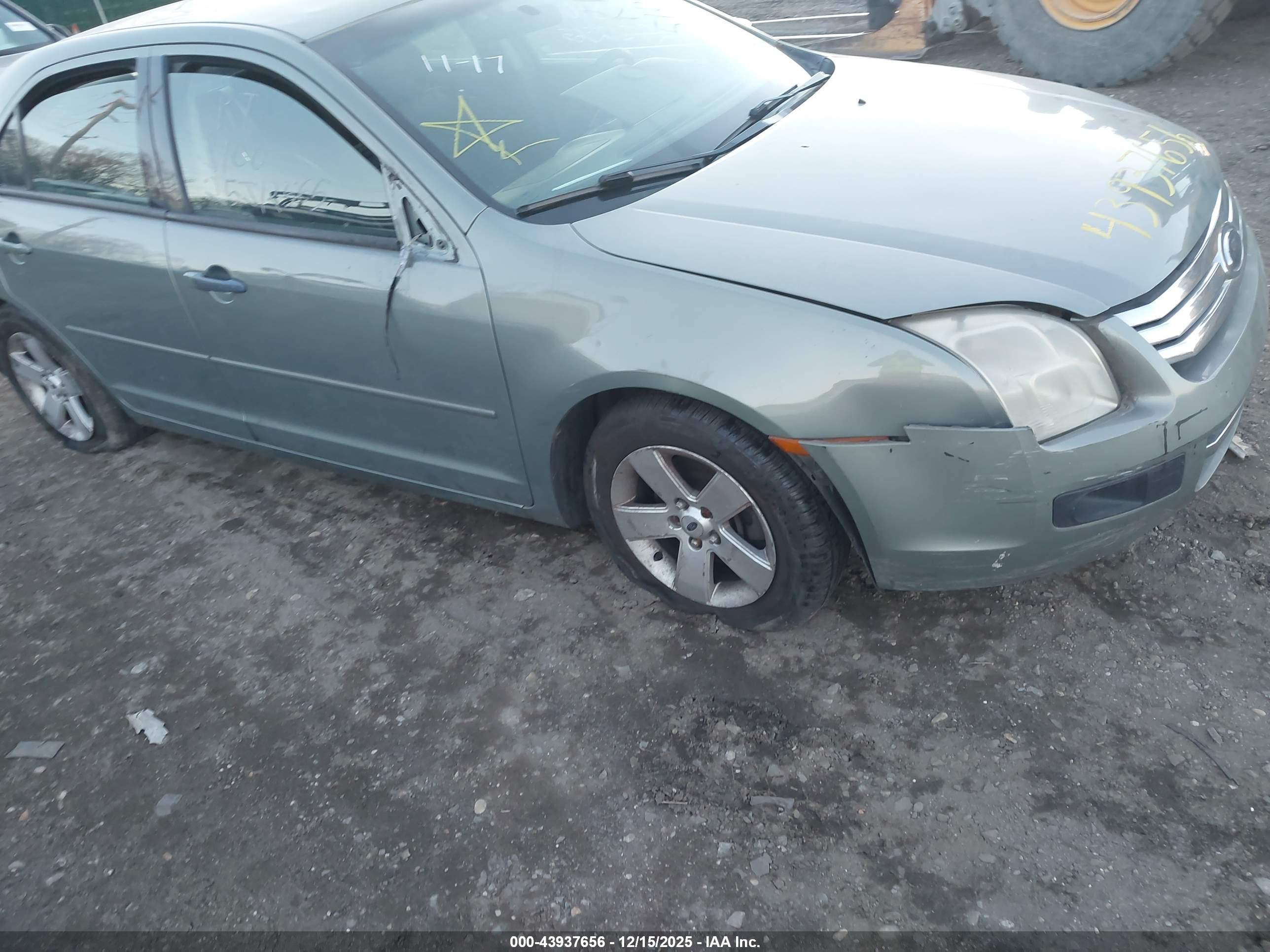 FORD FUSION image 6