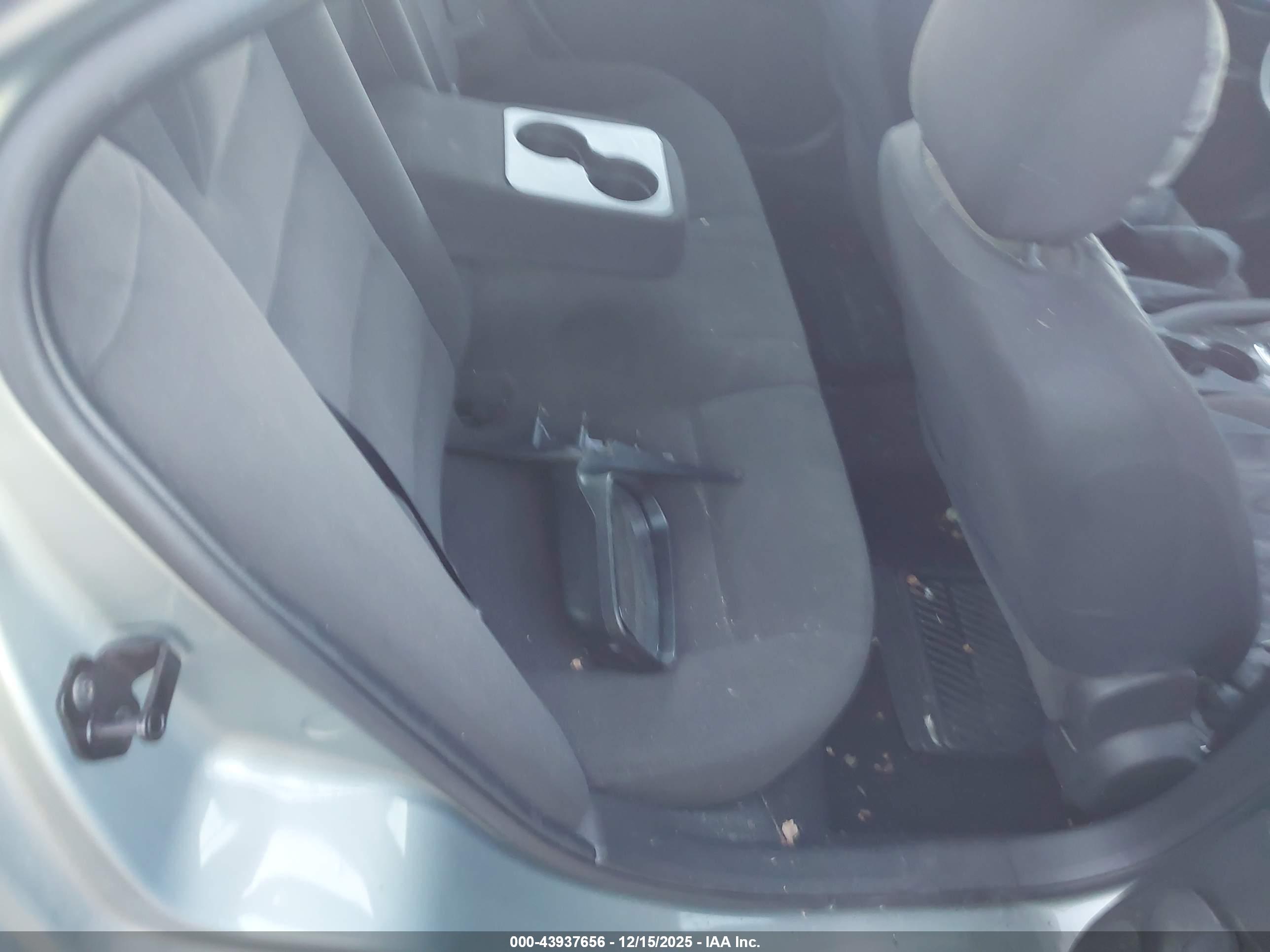 FORD FUSION image 8