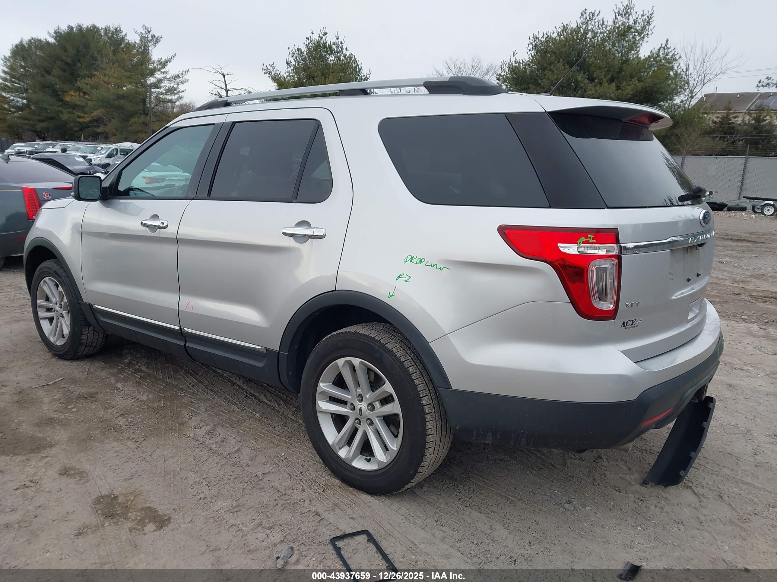 FORD EXPLORER image 3