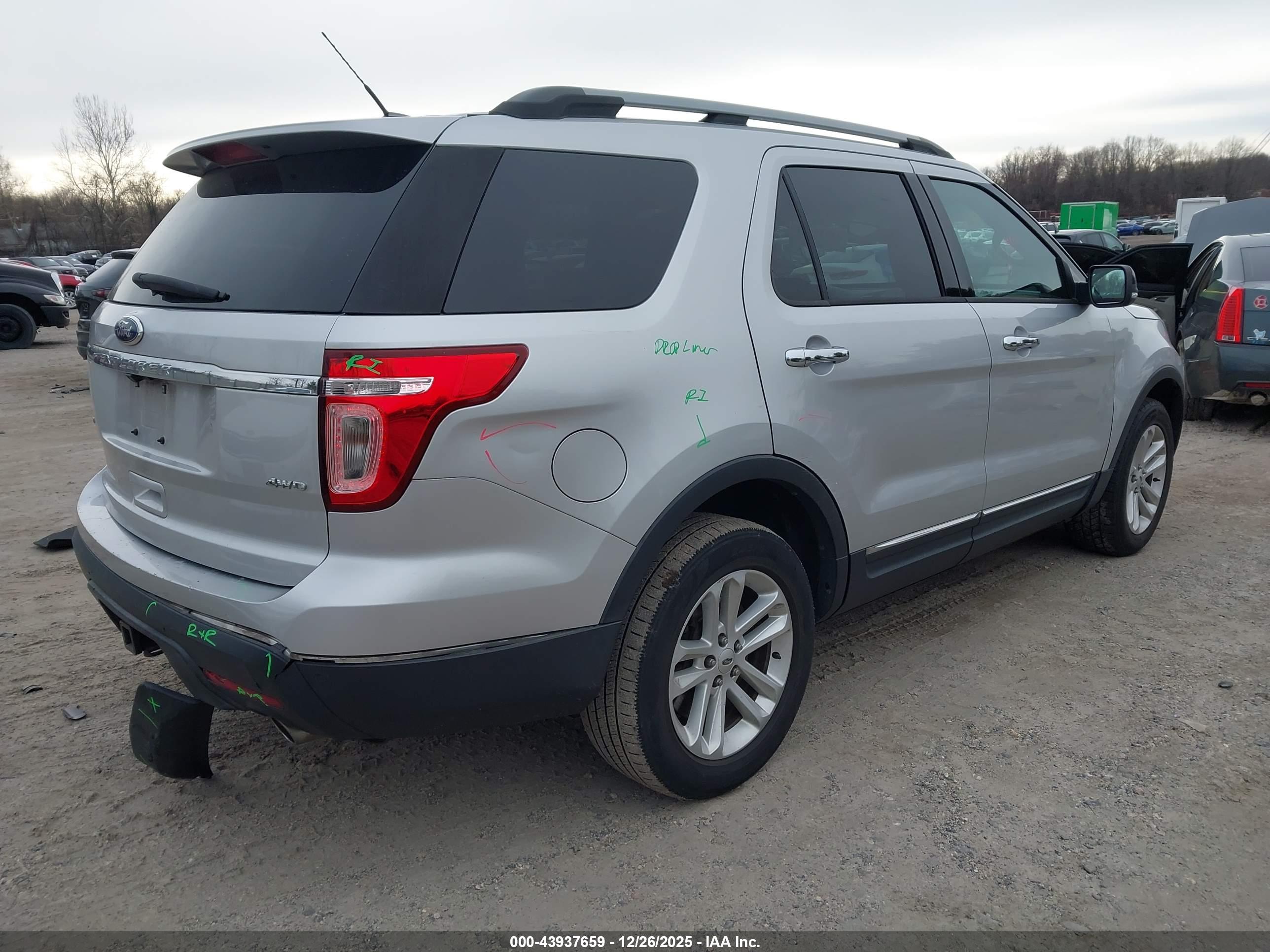 FORD EXPLORER image 4