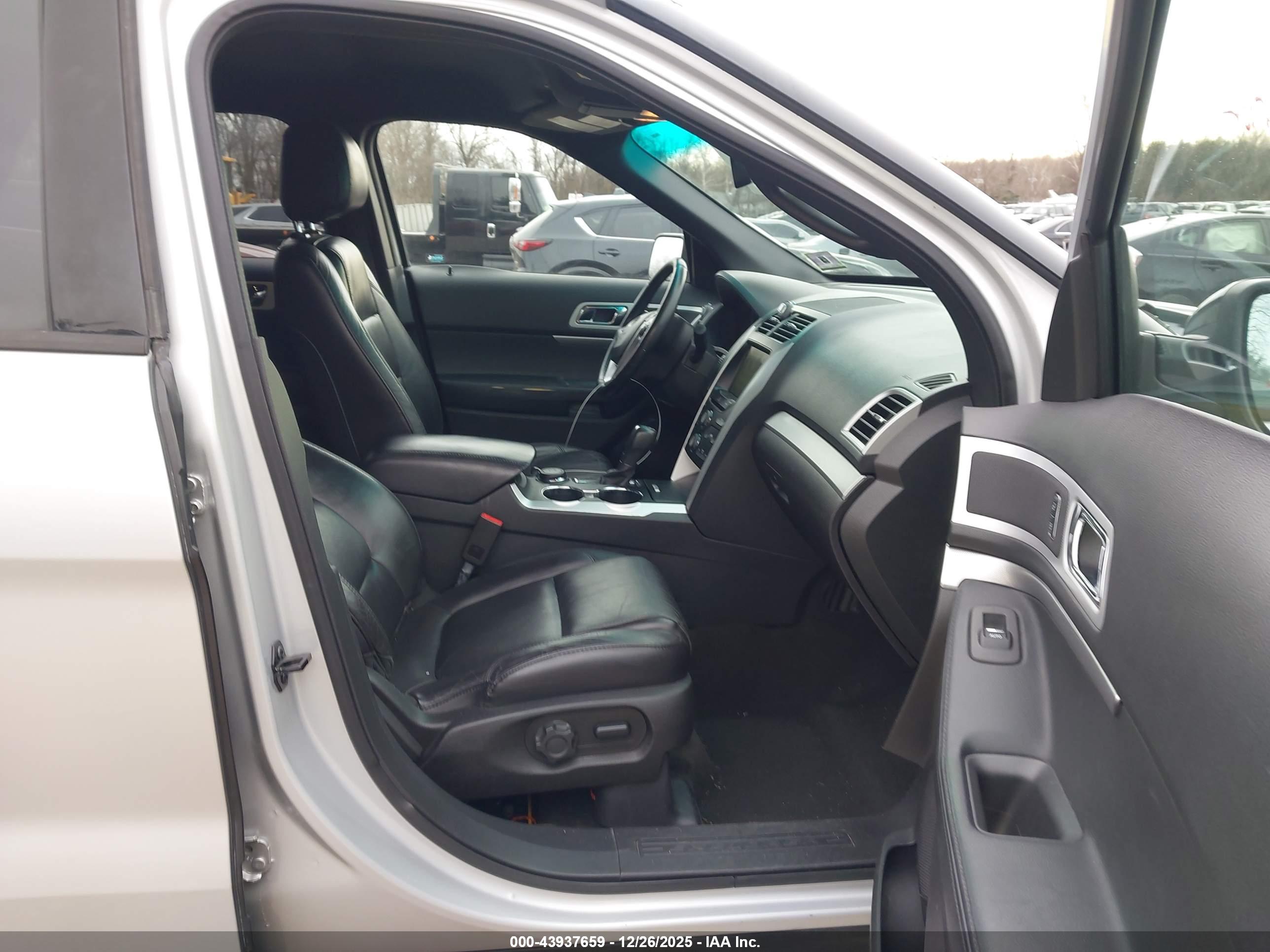 FORD EXPLORER image 5