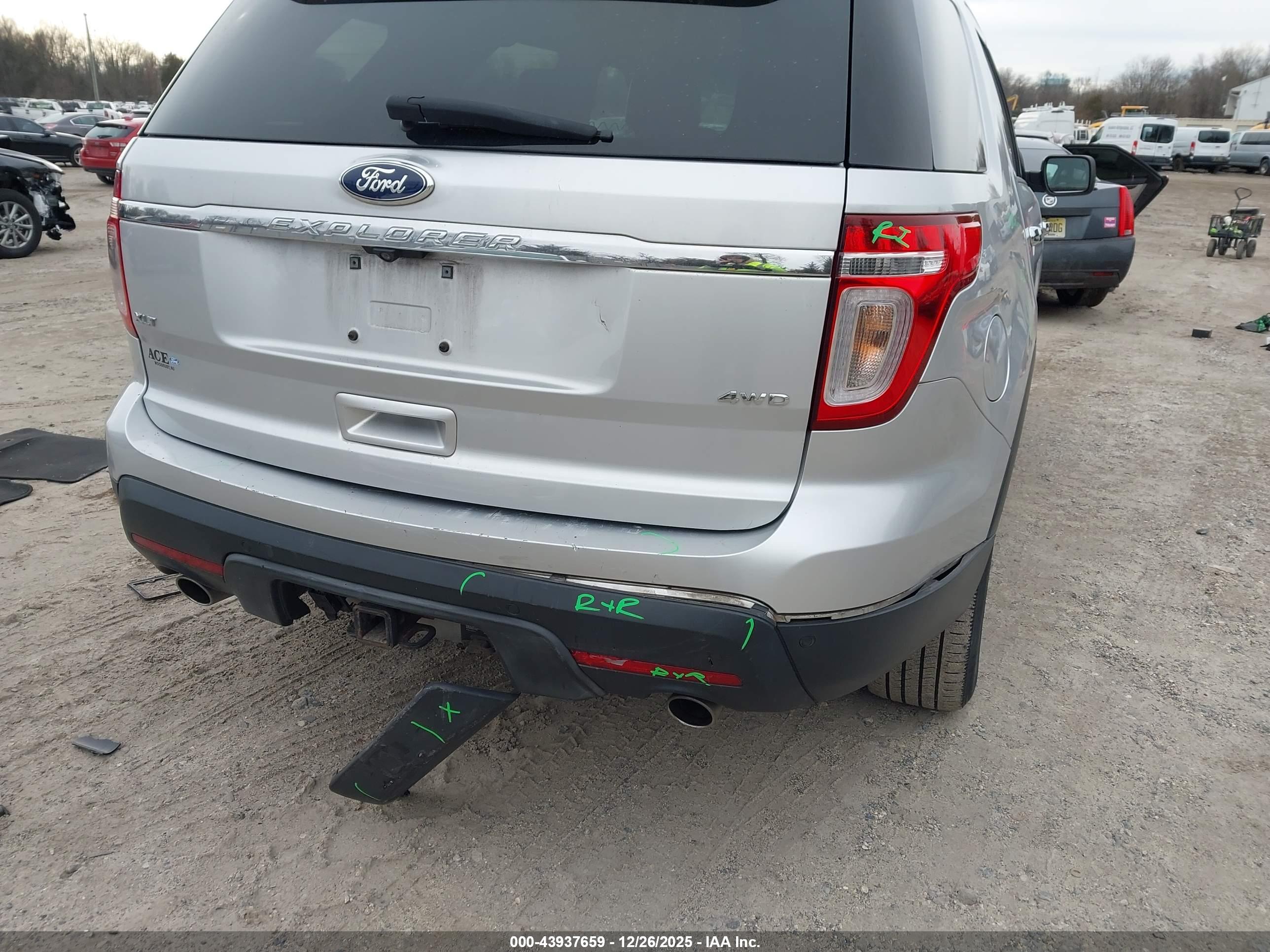 FORD EXPLORER image 6