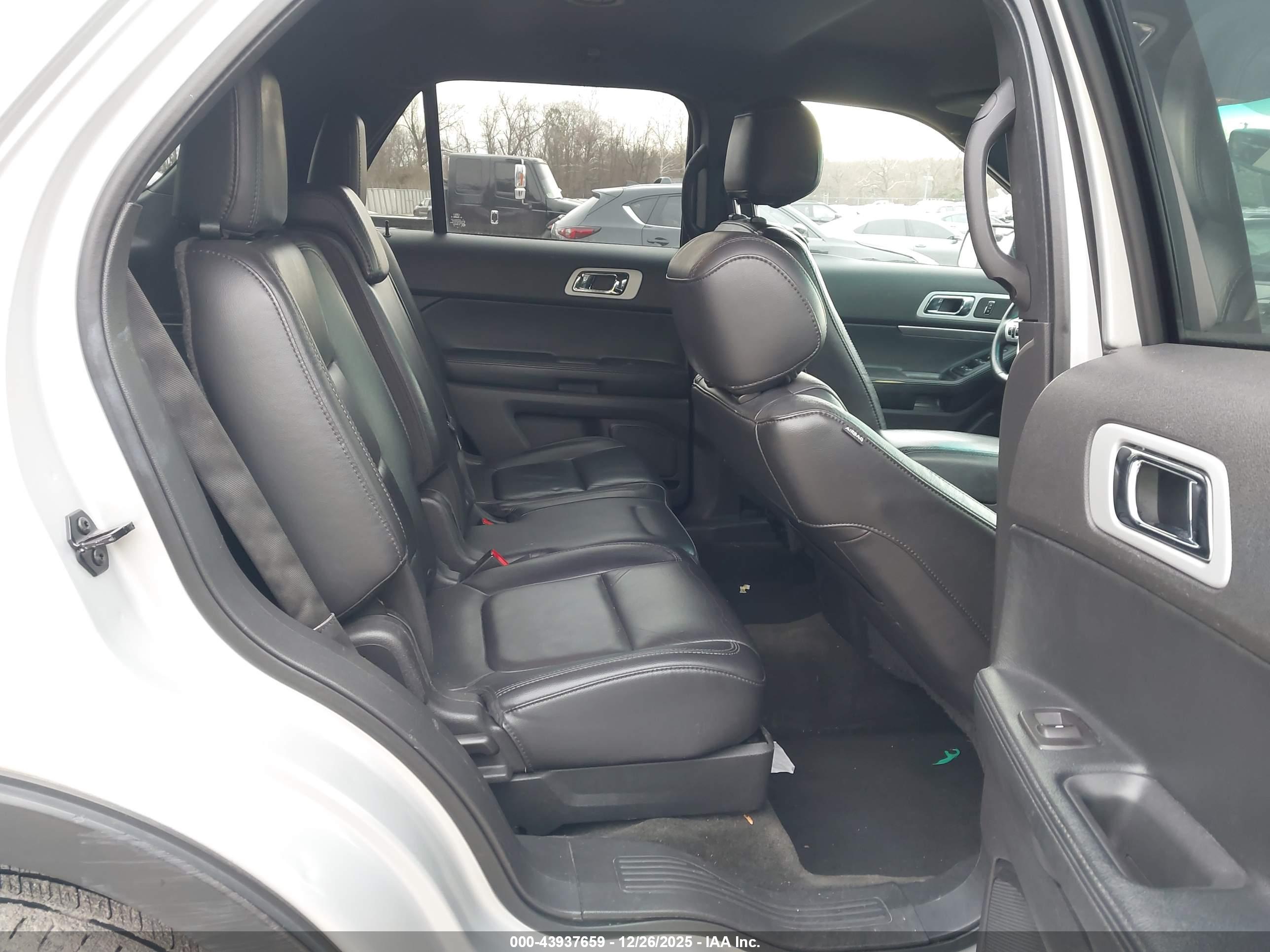 FORD EXPLORER image 8