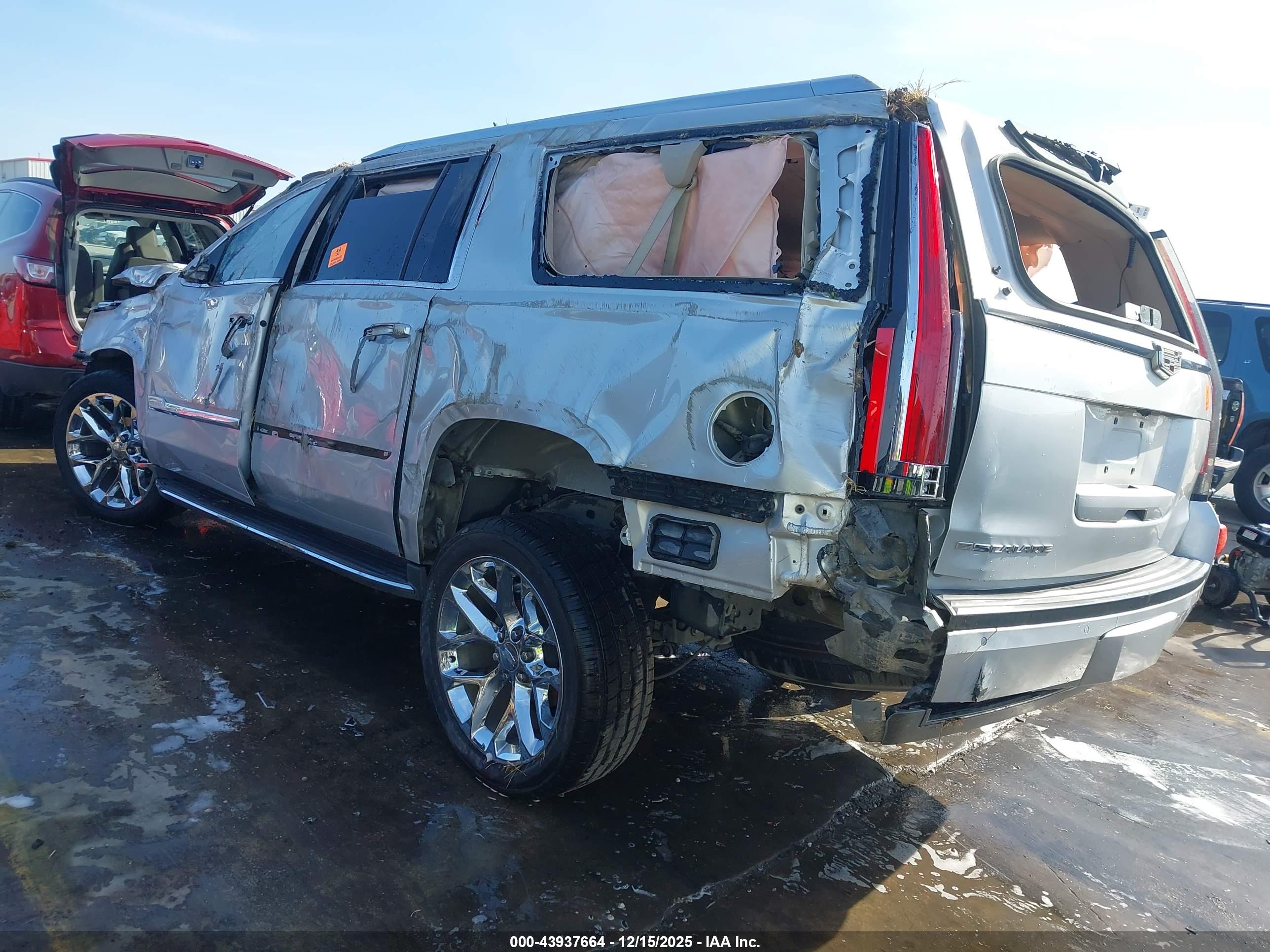 CADILLAC ESCALADE image 3