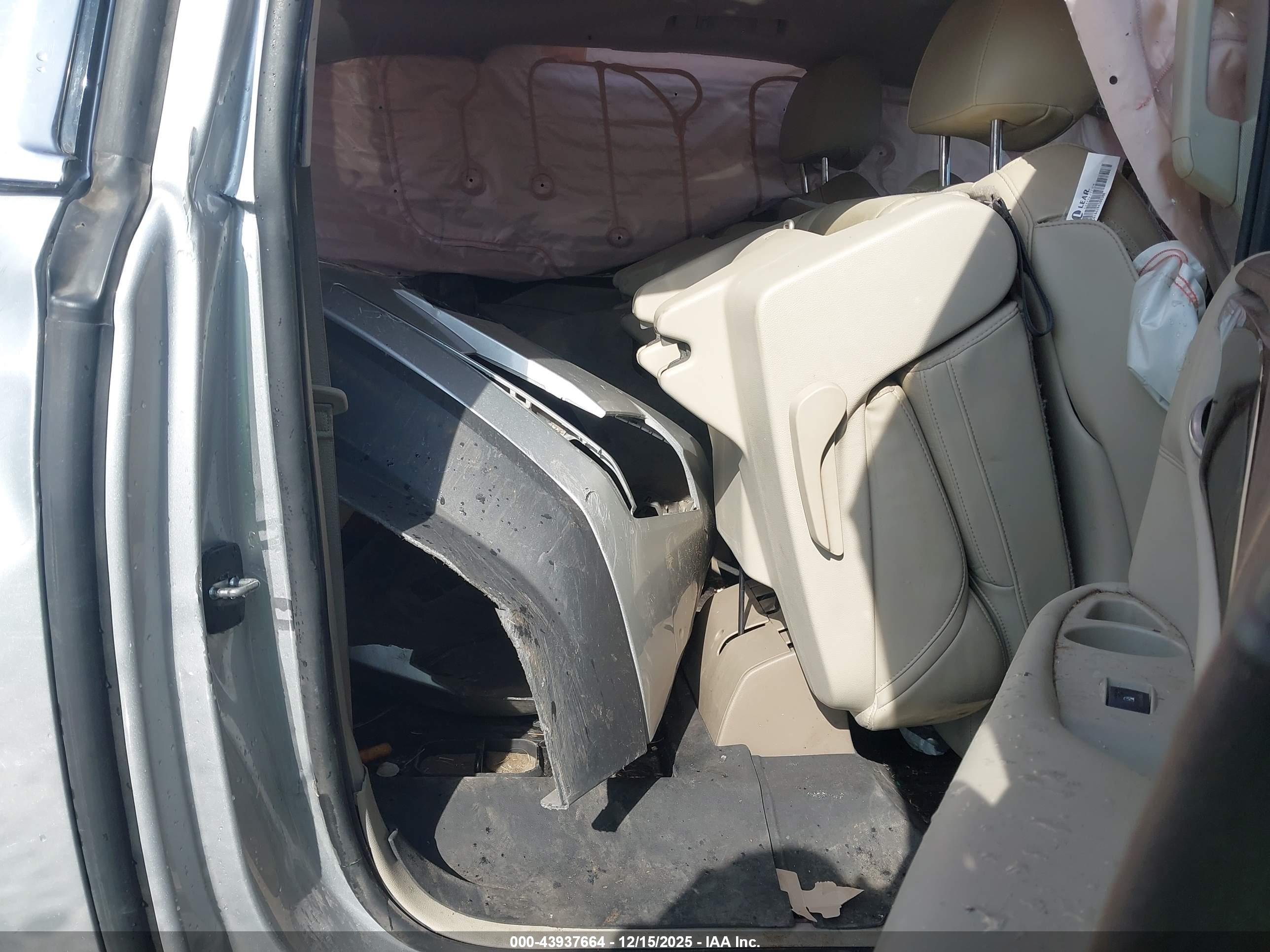 CADILLAC ESCALADE image 8