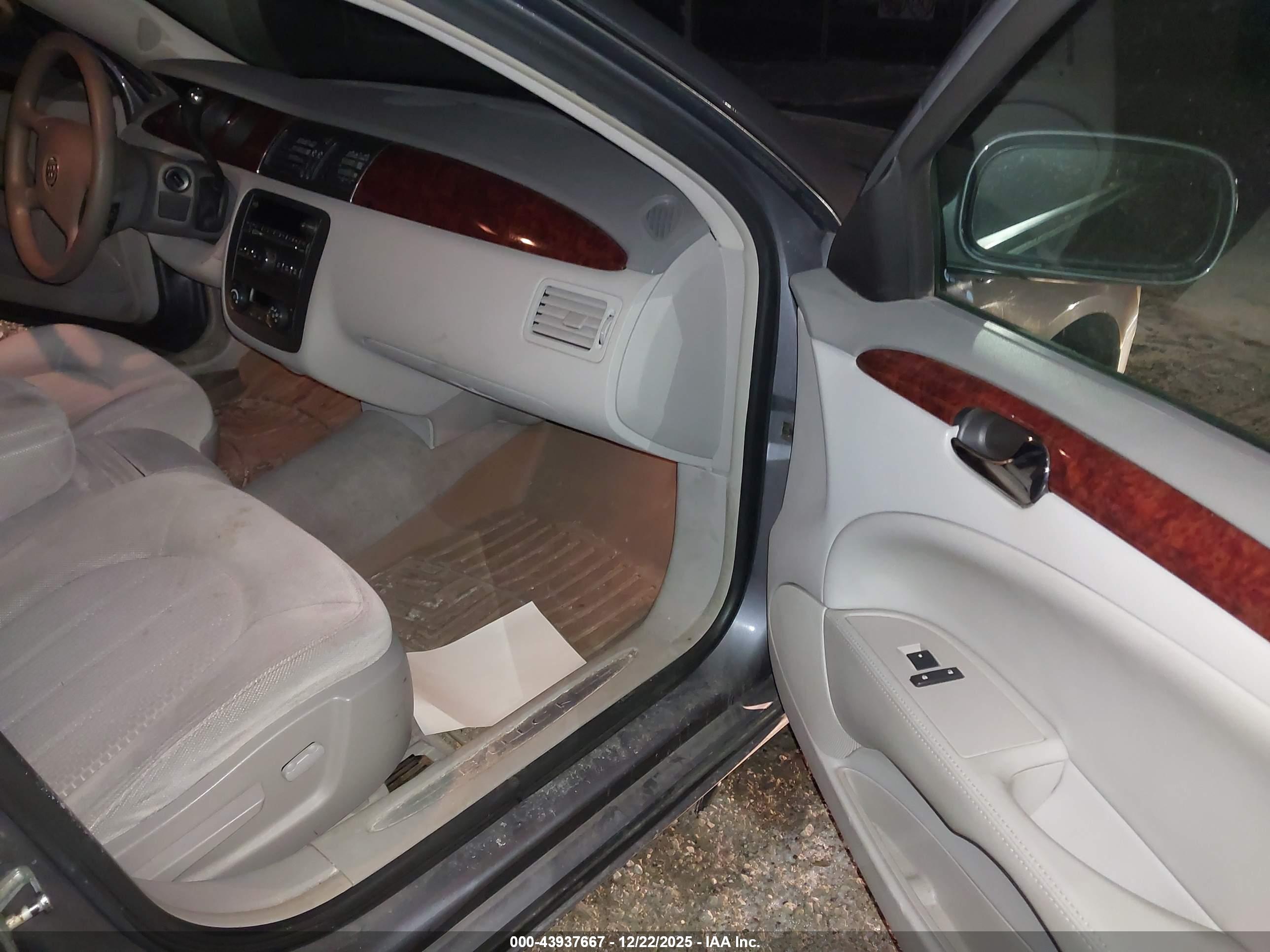 BUICK LUCERNE image 5
