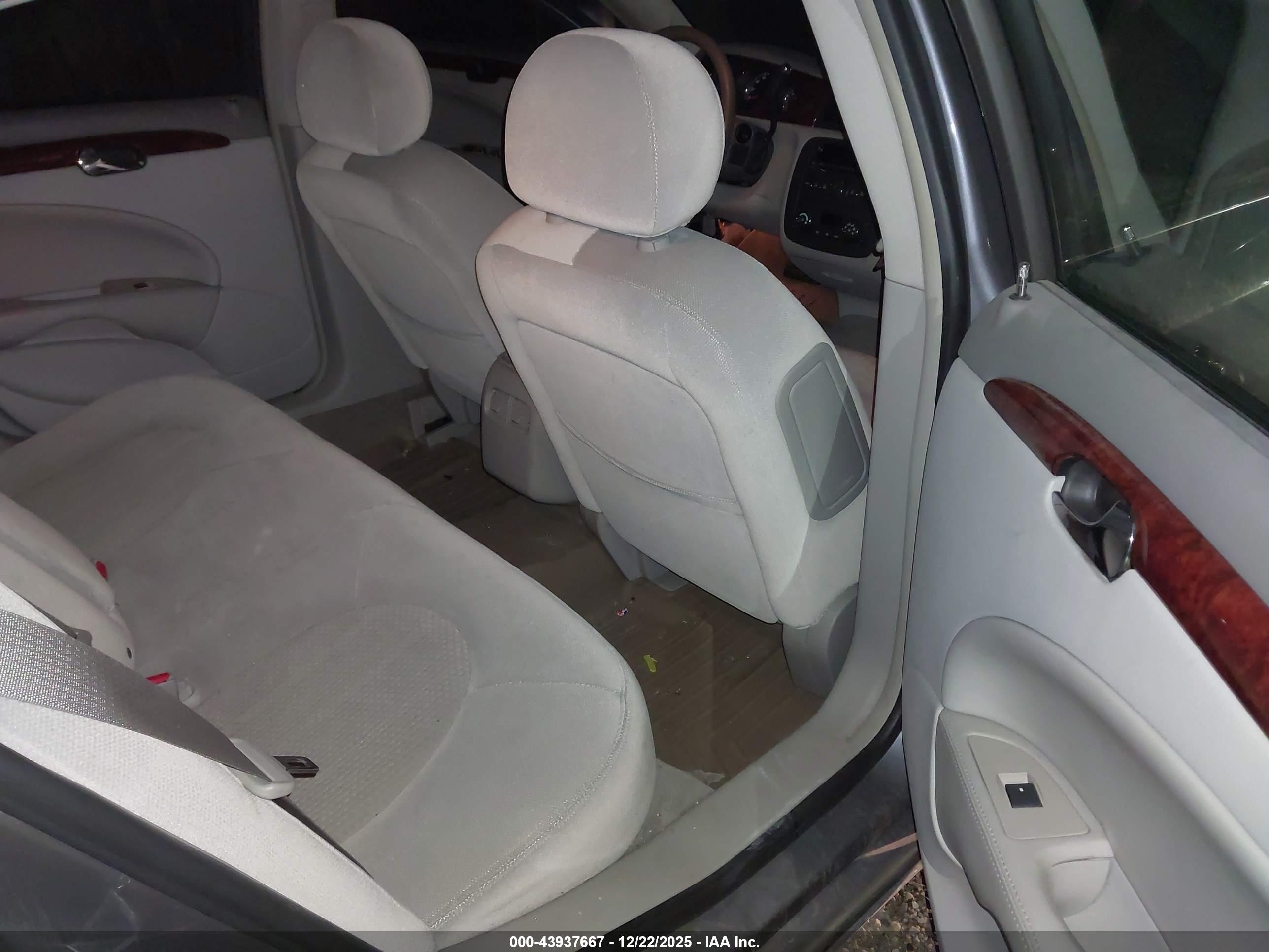 BUICK LUCERNE image 8