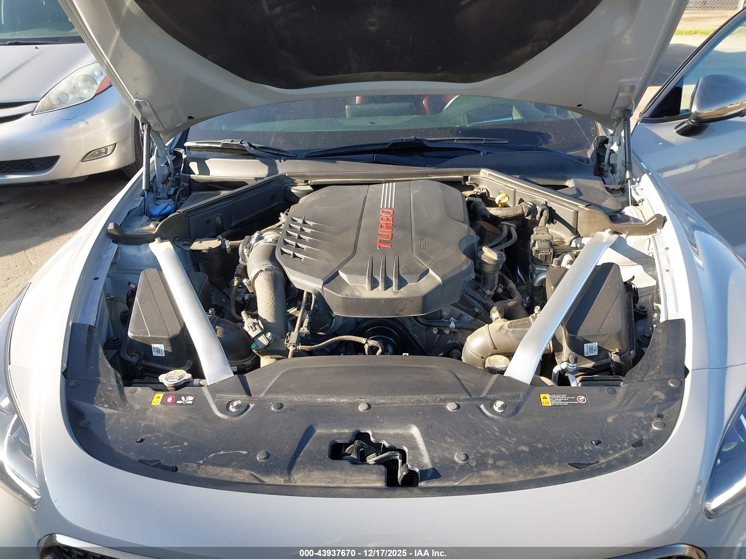 KIA STINGER image 10
