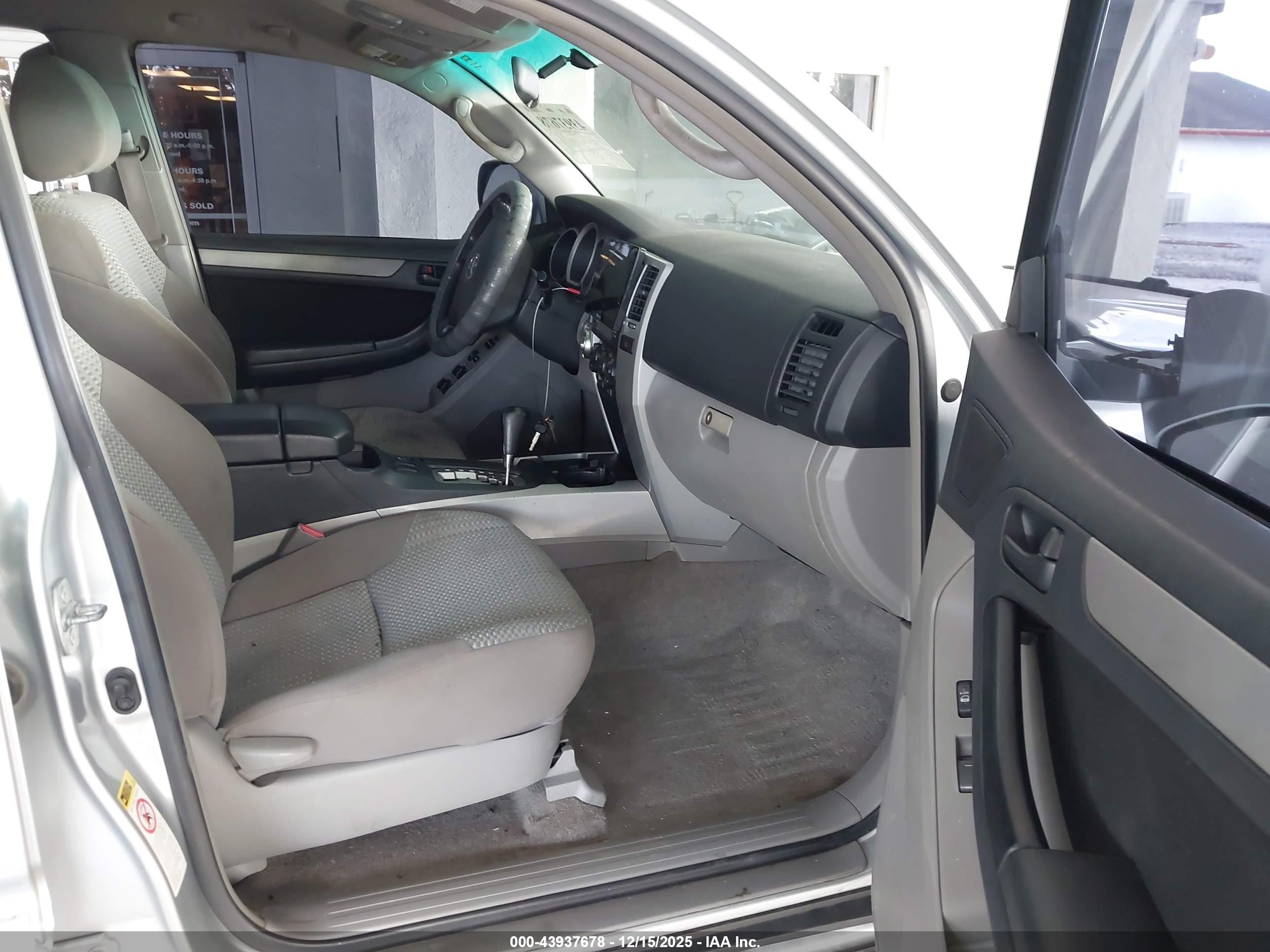 TOYOTA 4RUNNER image 5