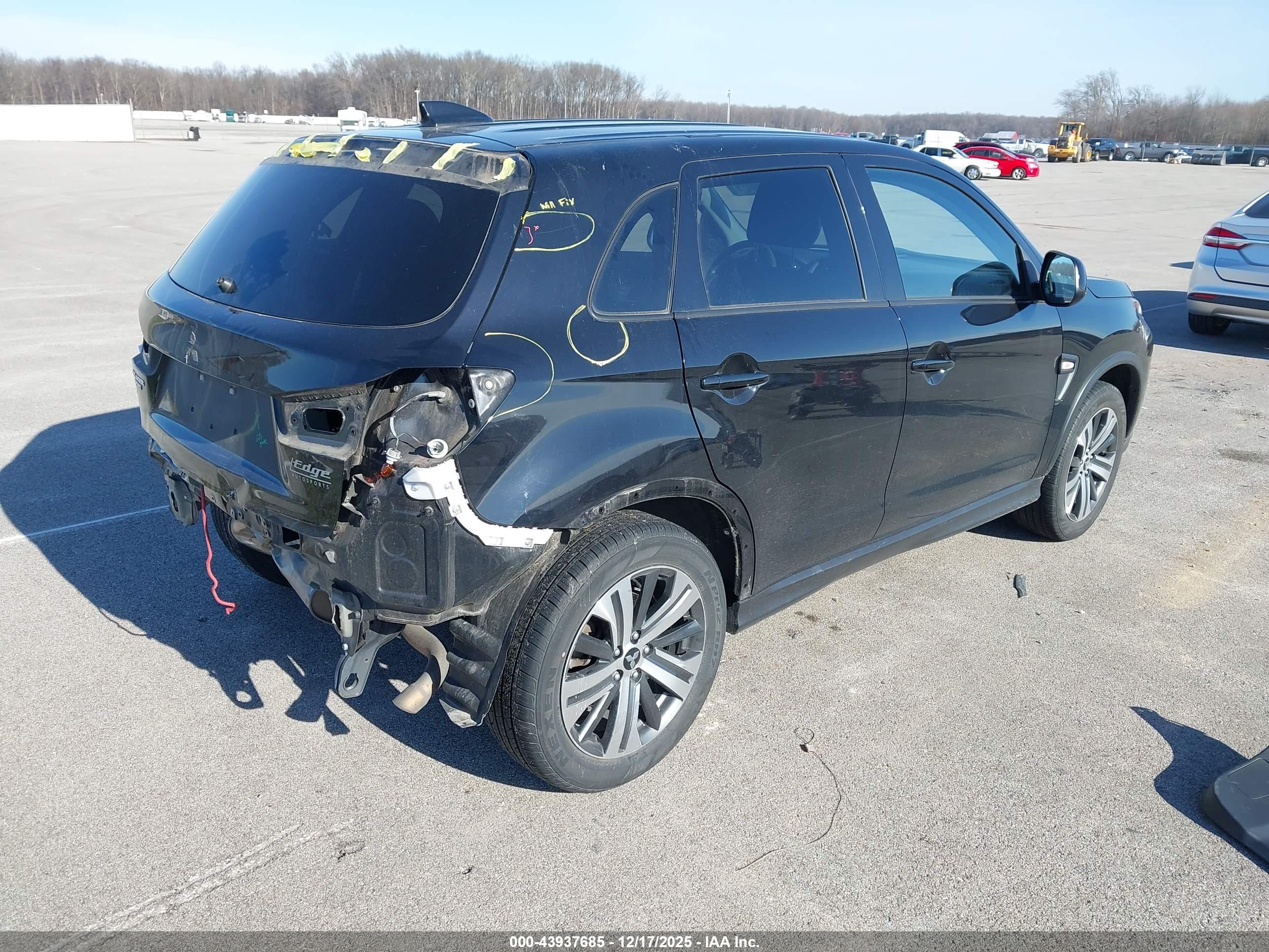 MITSUBISHI OUTLANDER image 4