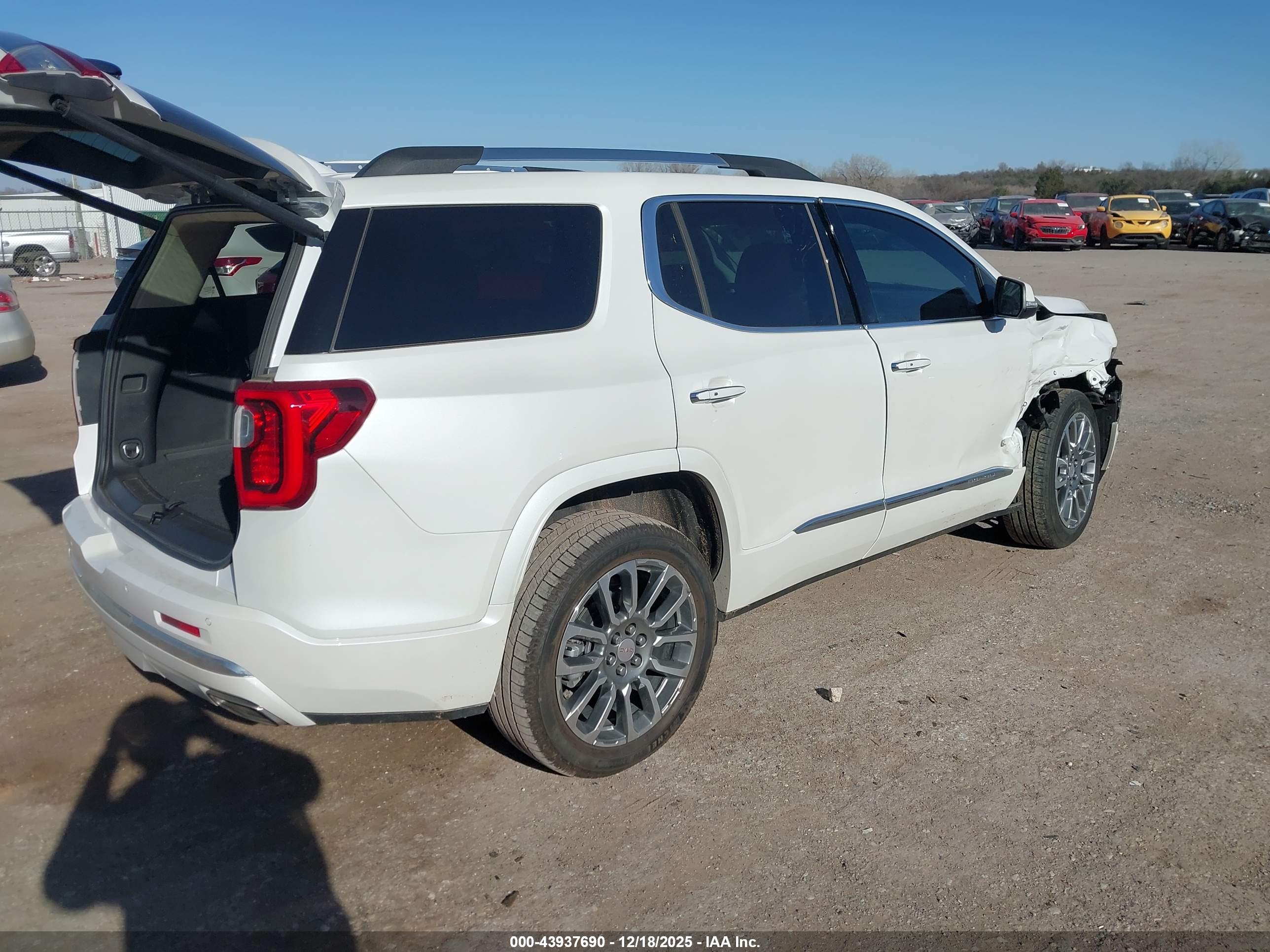 GMC ACADIA image 4