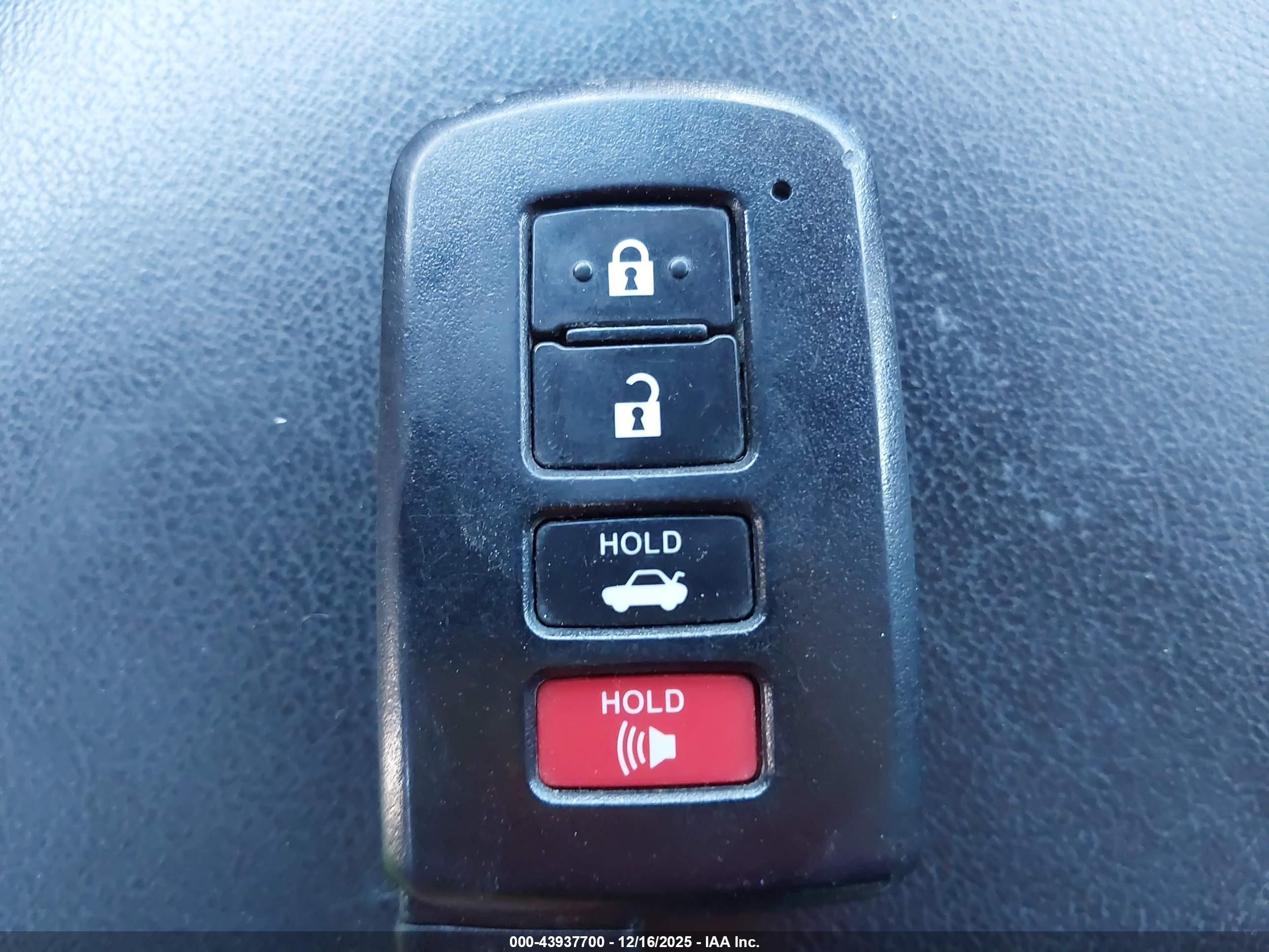 TOYOTA AVALON image 11