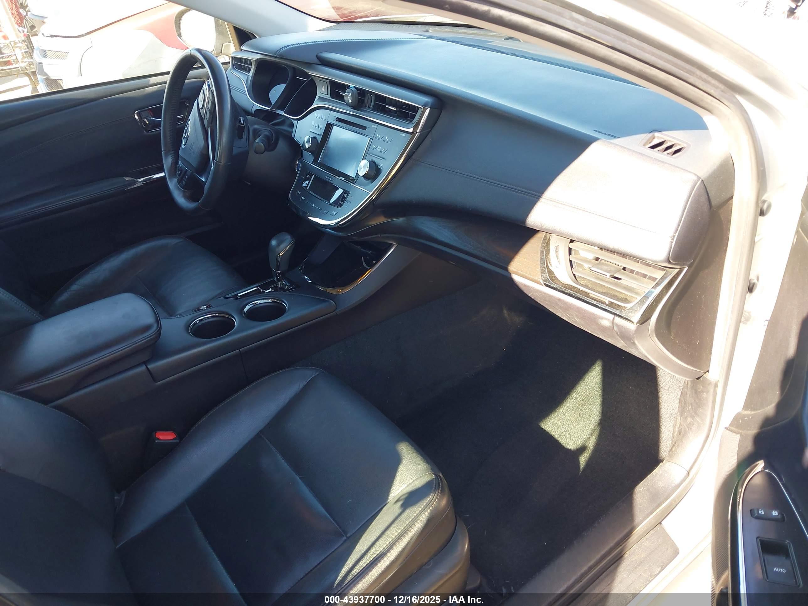 TOYOTA AVALON image 5