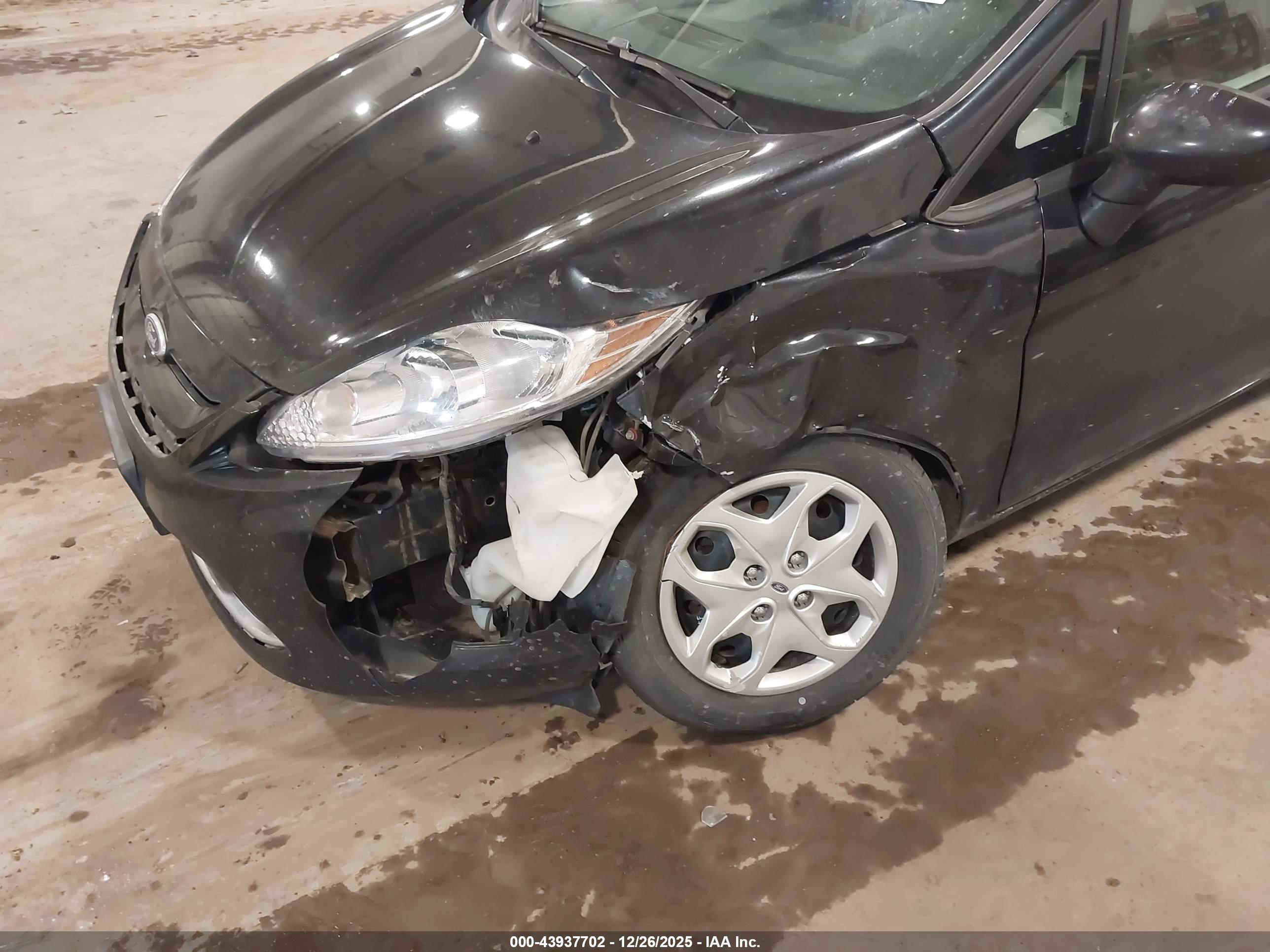 FORD FIESTA image 6