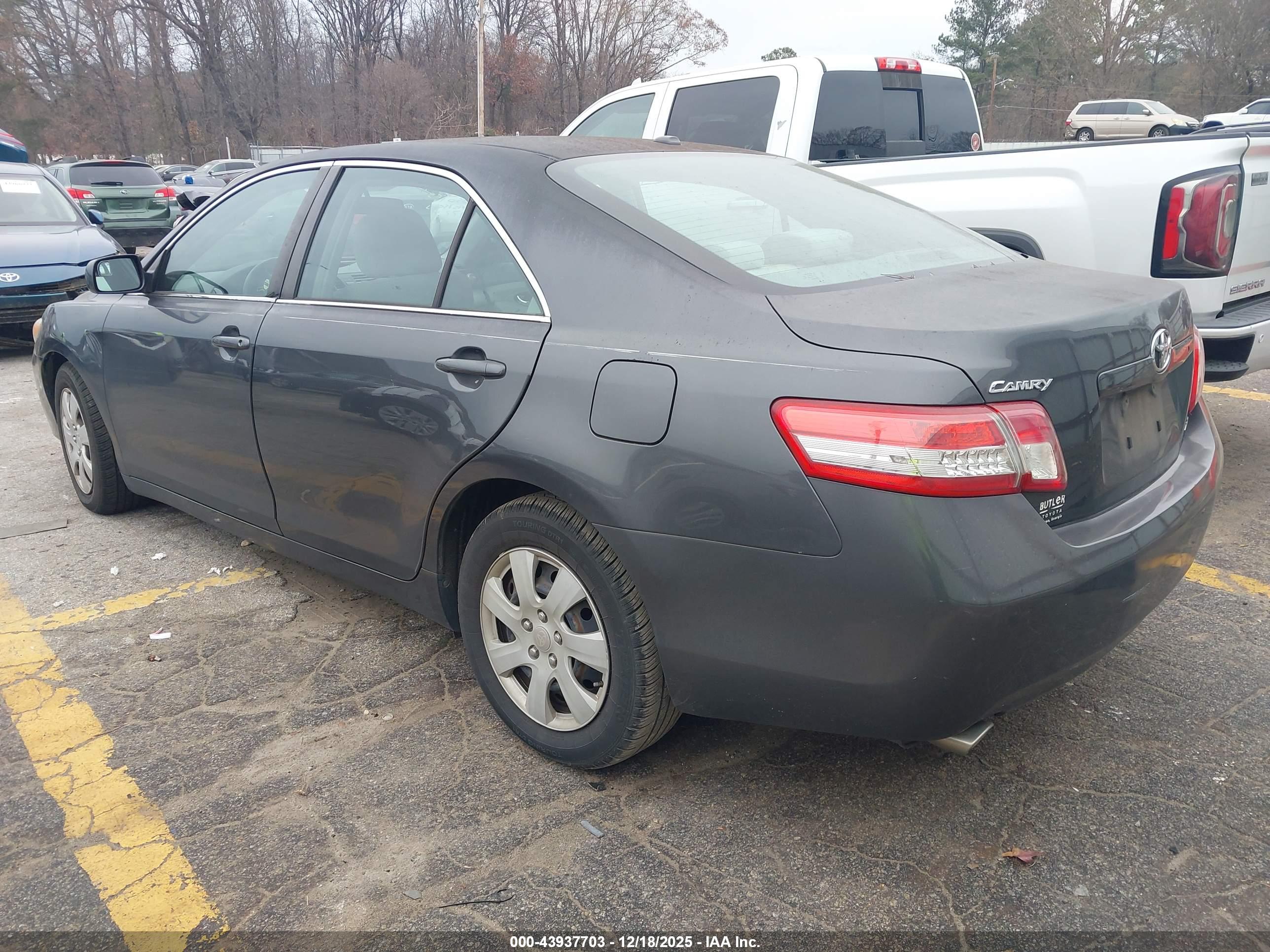 TOYOTA CAMRY image 3