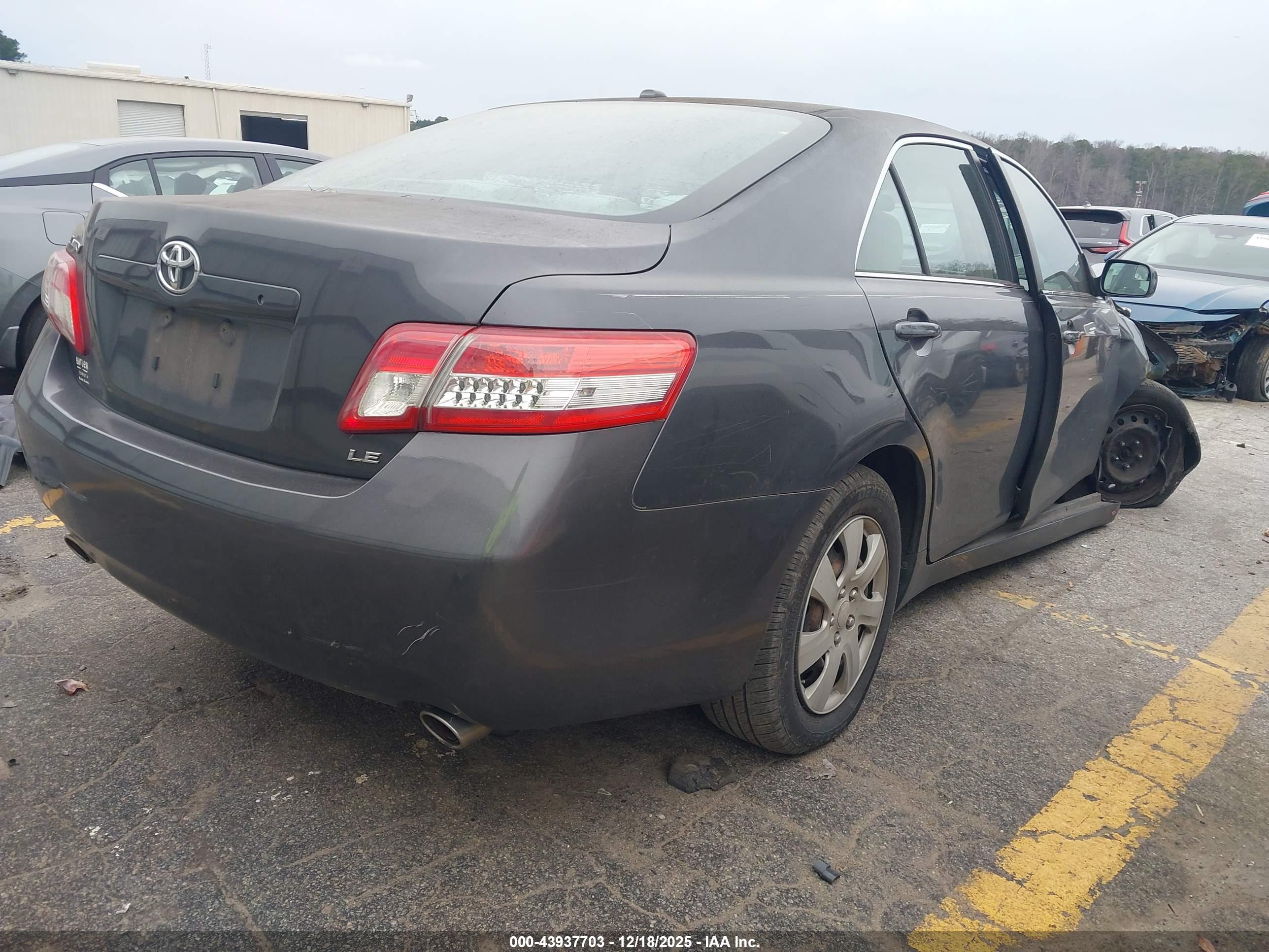 TOYOTA CAMRY image 4