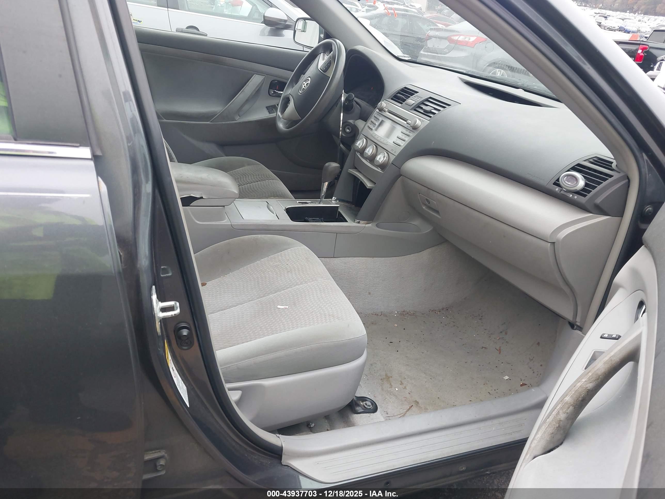 TOYOTA CAMRY image 5