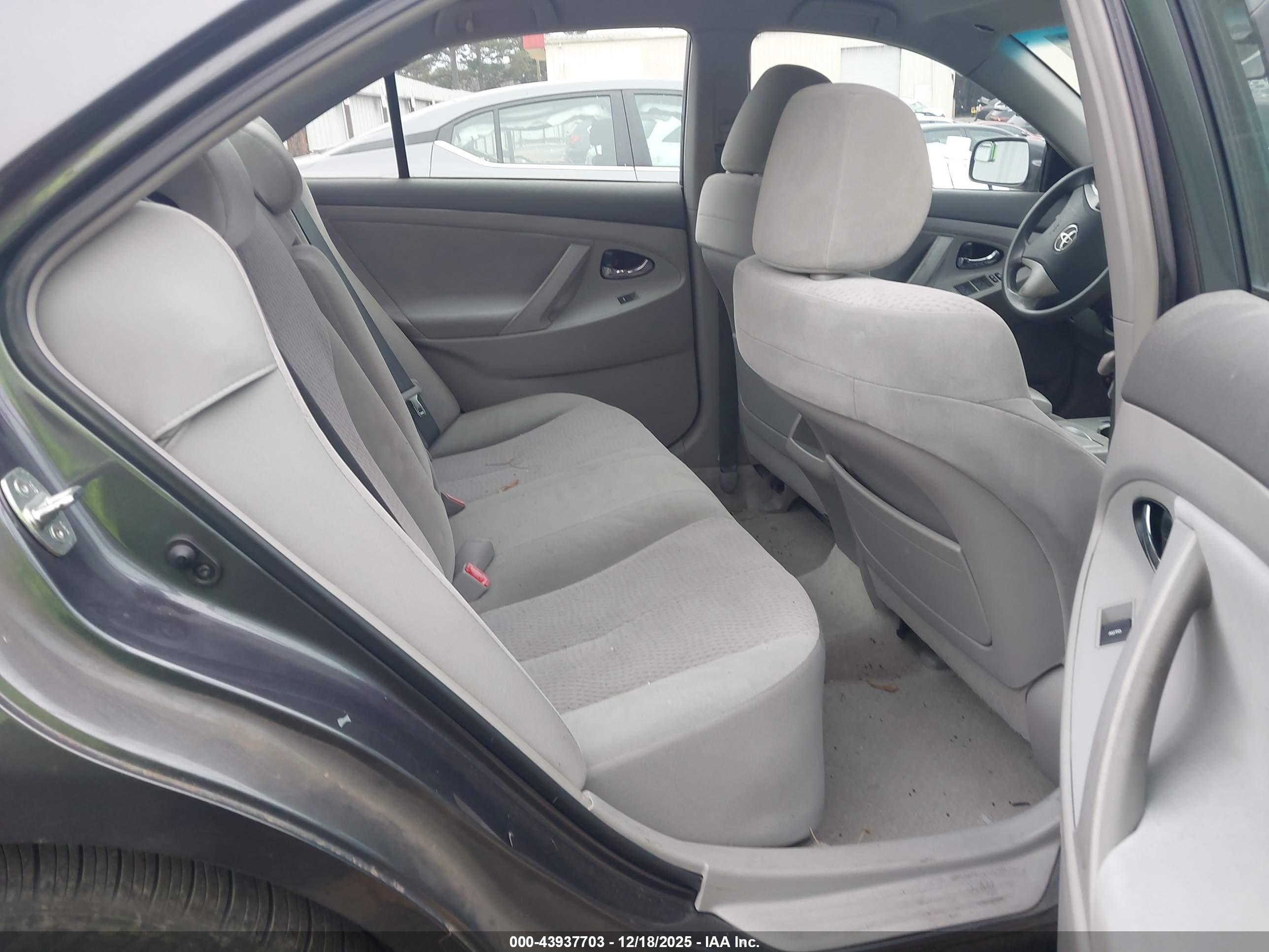 TOYOTA CAMRY image 8