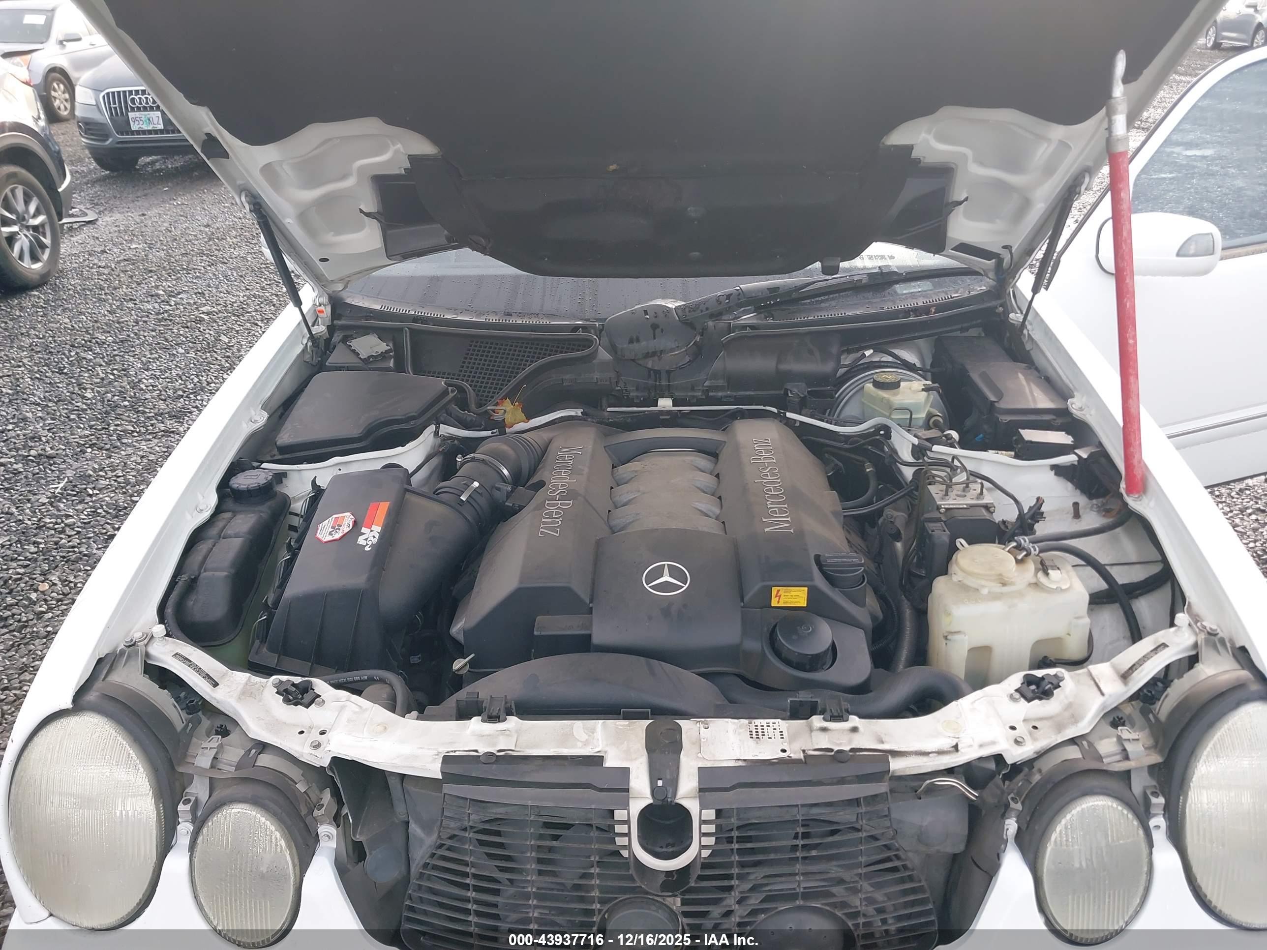 MERCEDES-BENZ E image 10