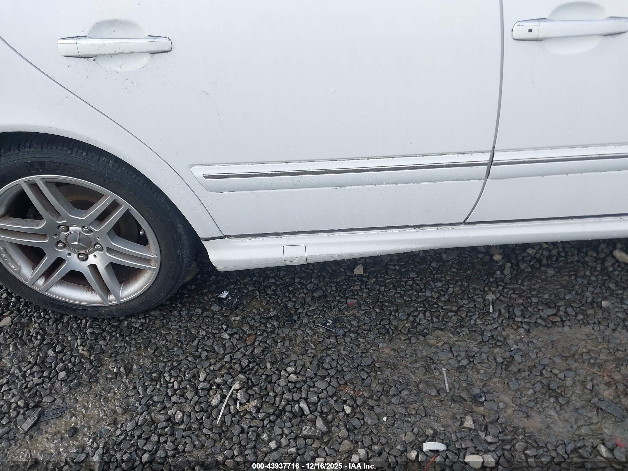 MERCEDES-BENZ E image 6