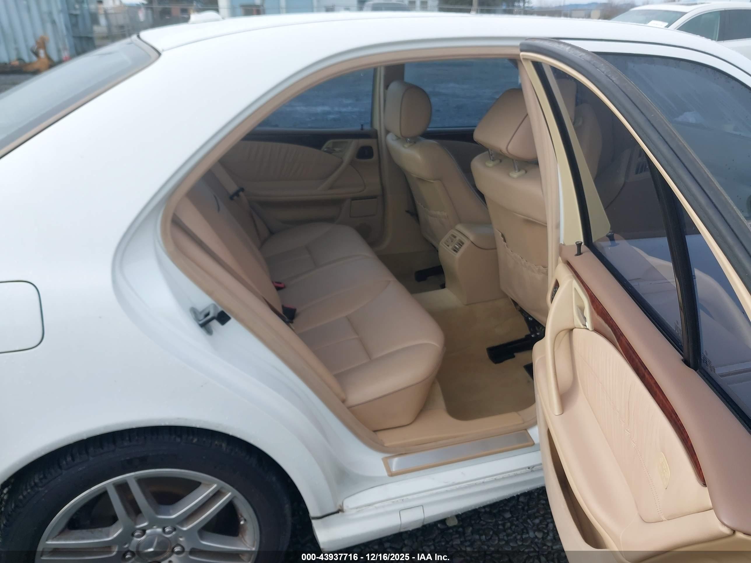 MERCEDES-BENZ E image 8
