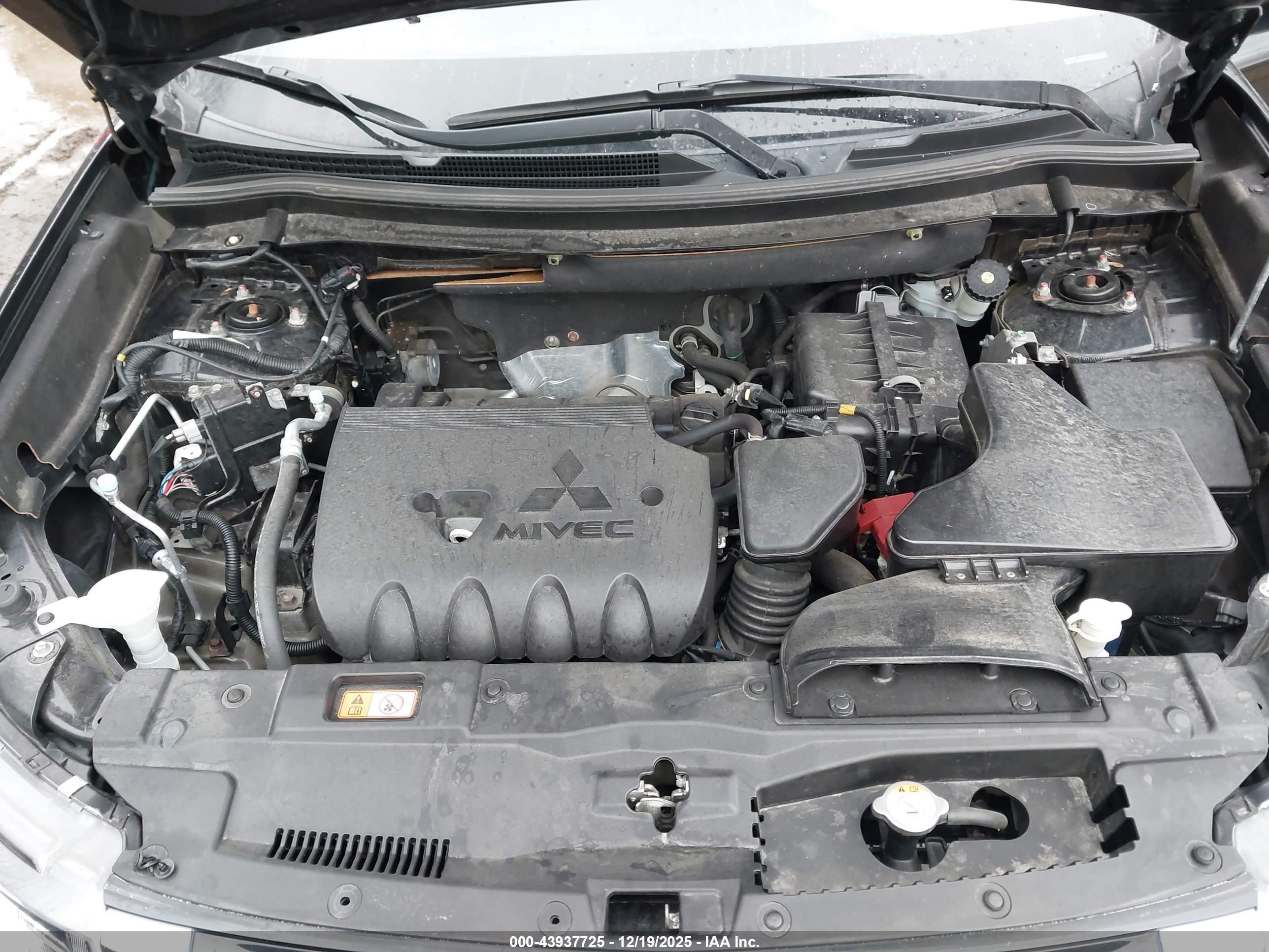 MITSUBISHI OUTLANDER image 10