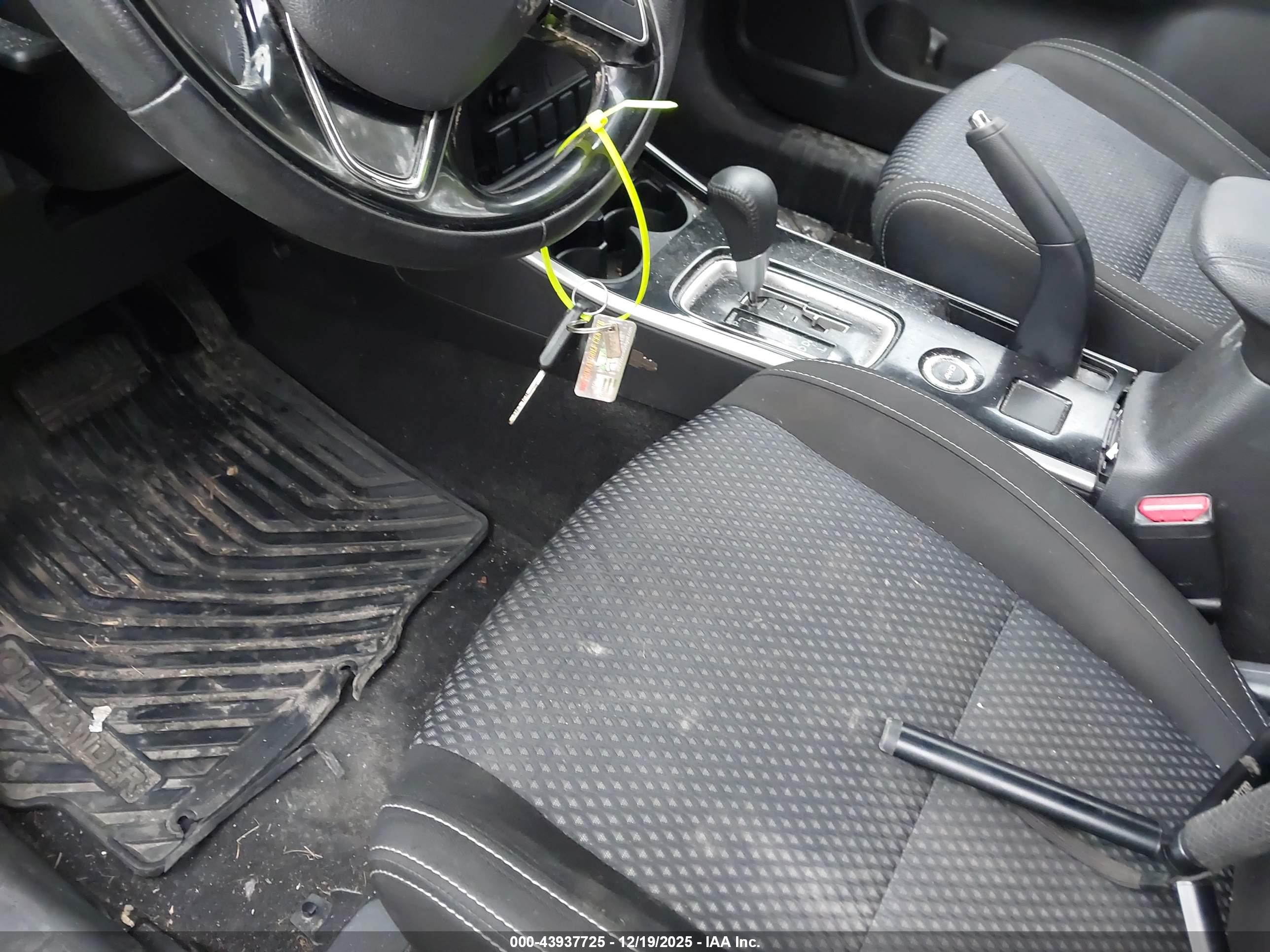 MITSUBISHI OUTLANDER image 11