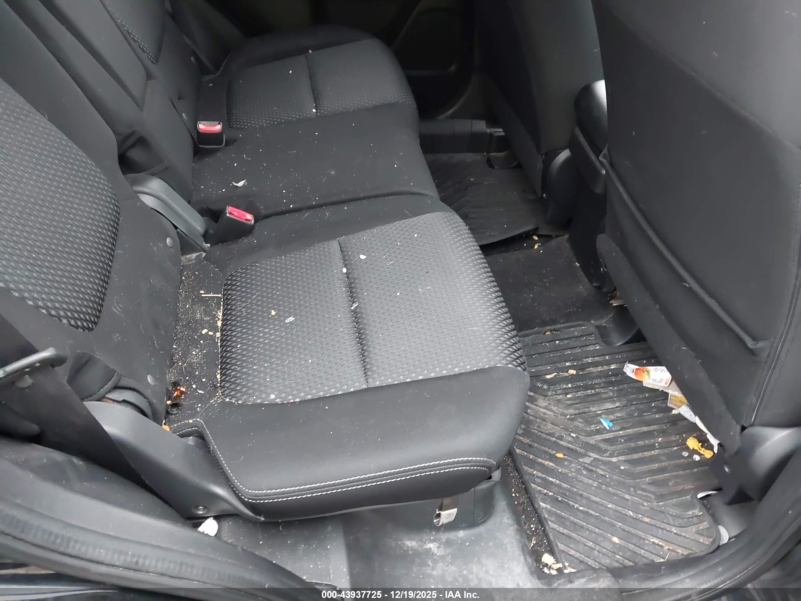 MITSUBISHI OUTLANDER image 8