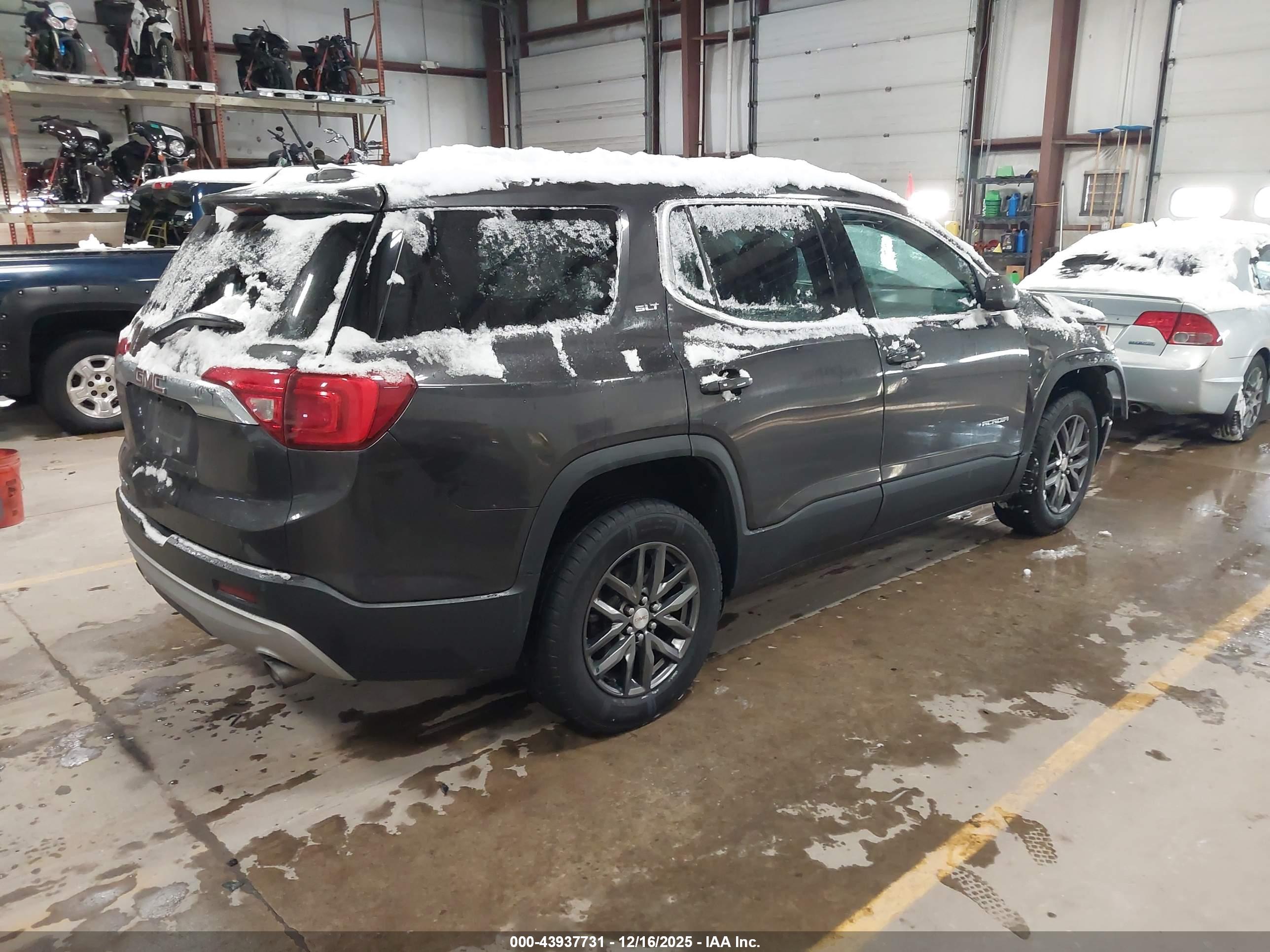 GMC ACADIA image 4