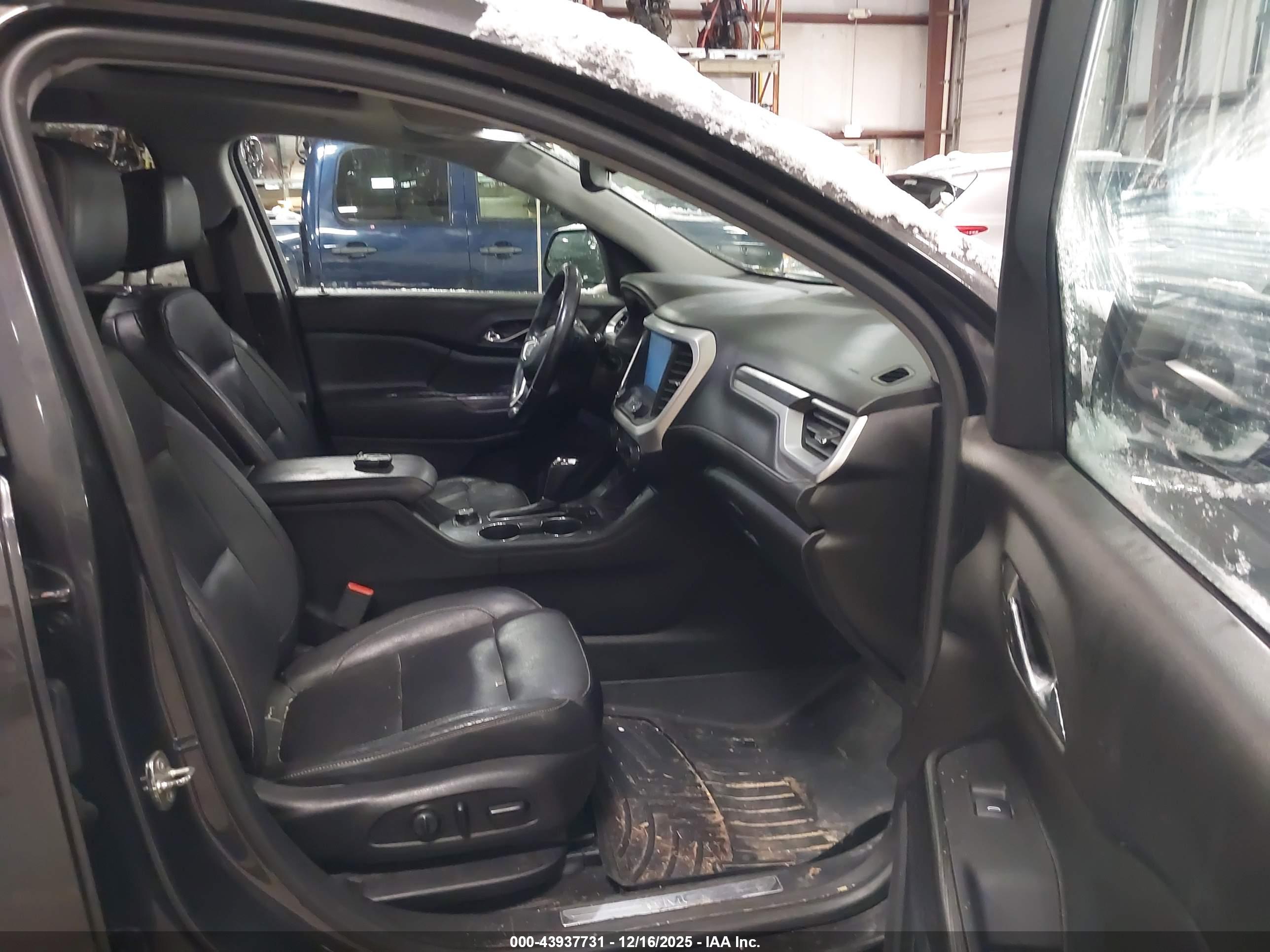 GMC ACADIA image 5