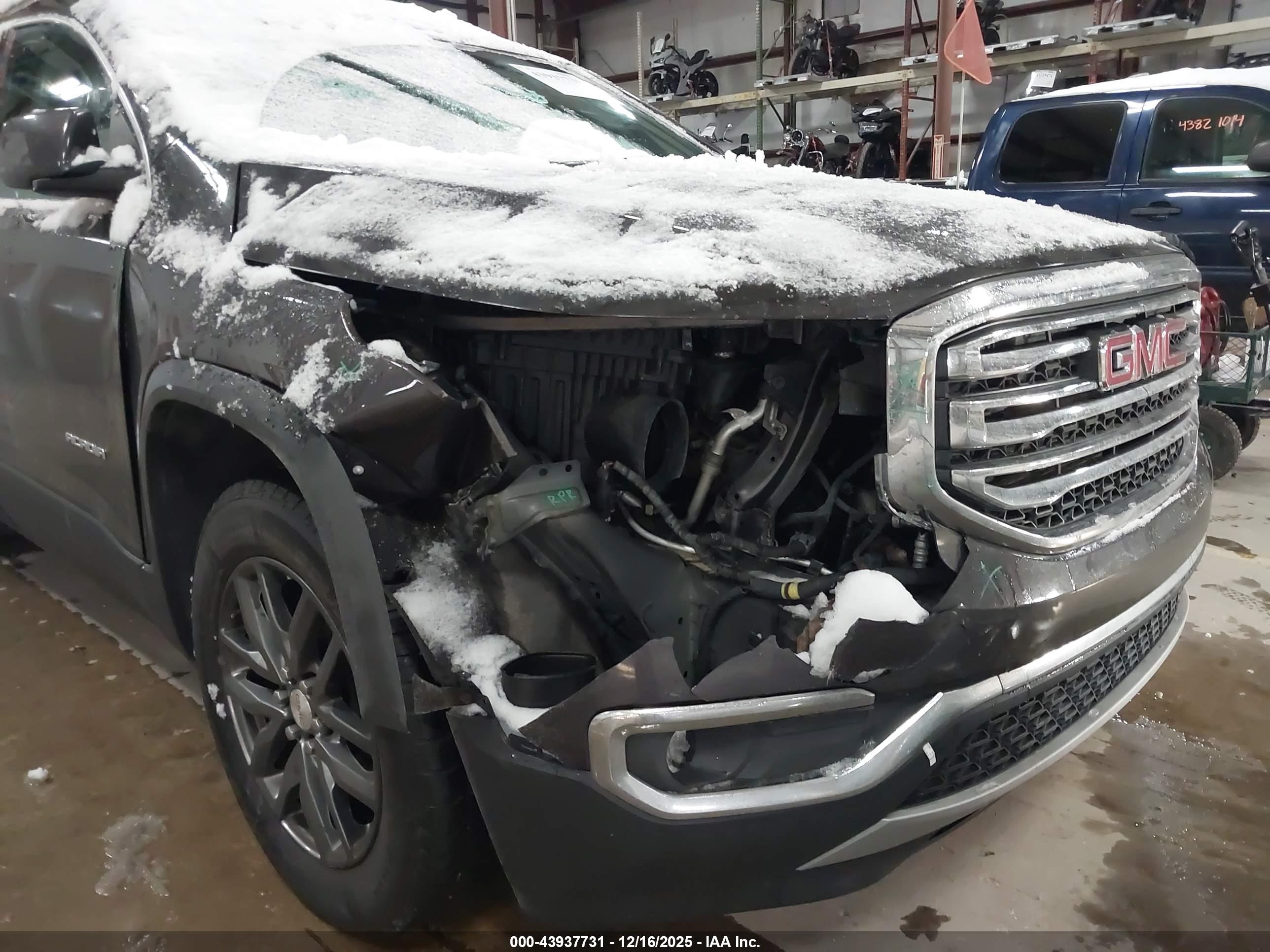 GMC ACADIA image 6
