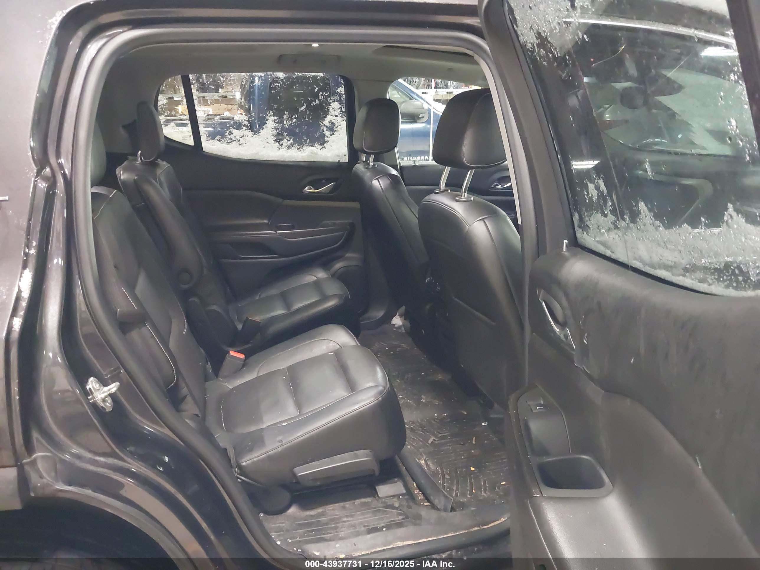 GMC ACADIA image 8